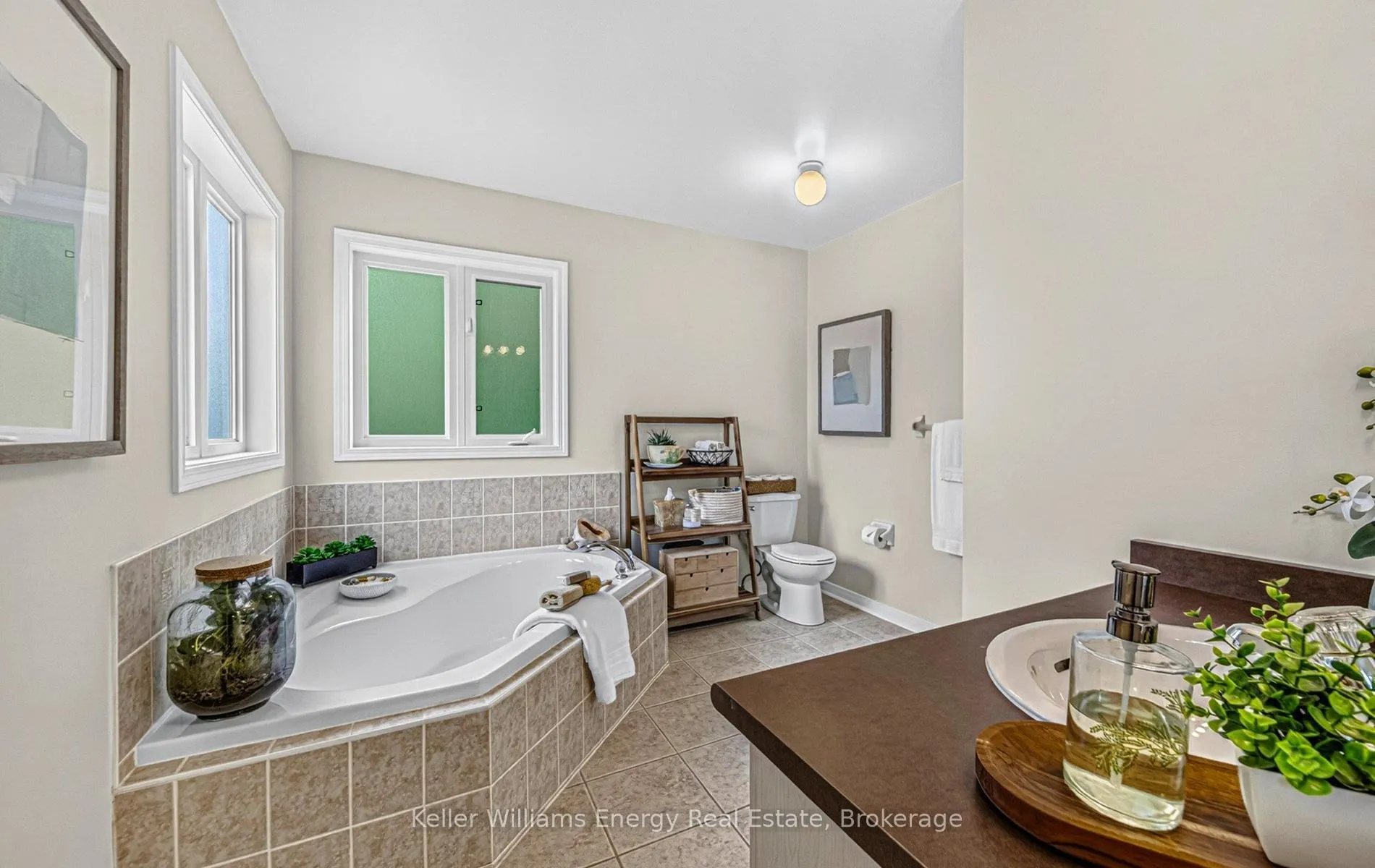 Photo 36 of 66 Stillwell Lane, Clarington, Newcastle — HOMEH