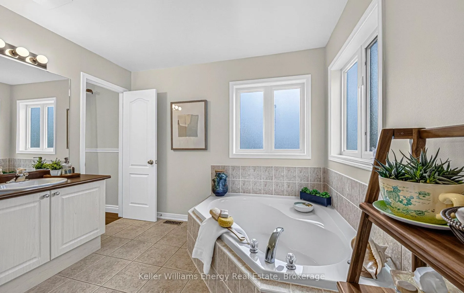 Photo 37 of 66 Stillwell Lane, Clarington, Newcastle — HOMEH