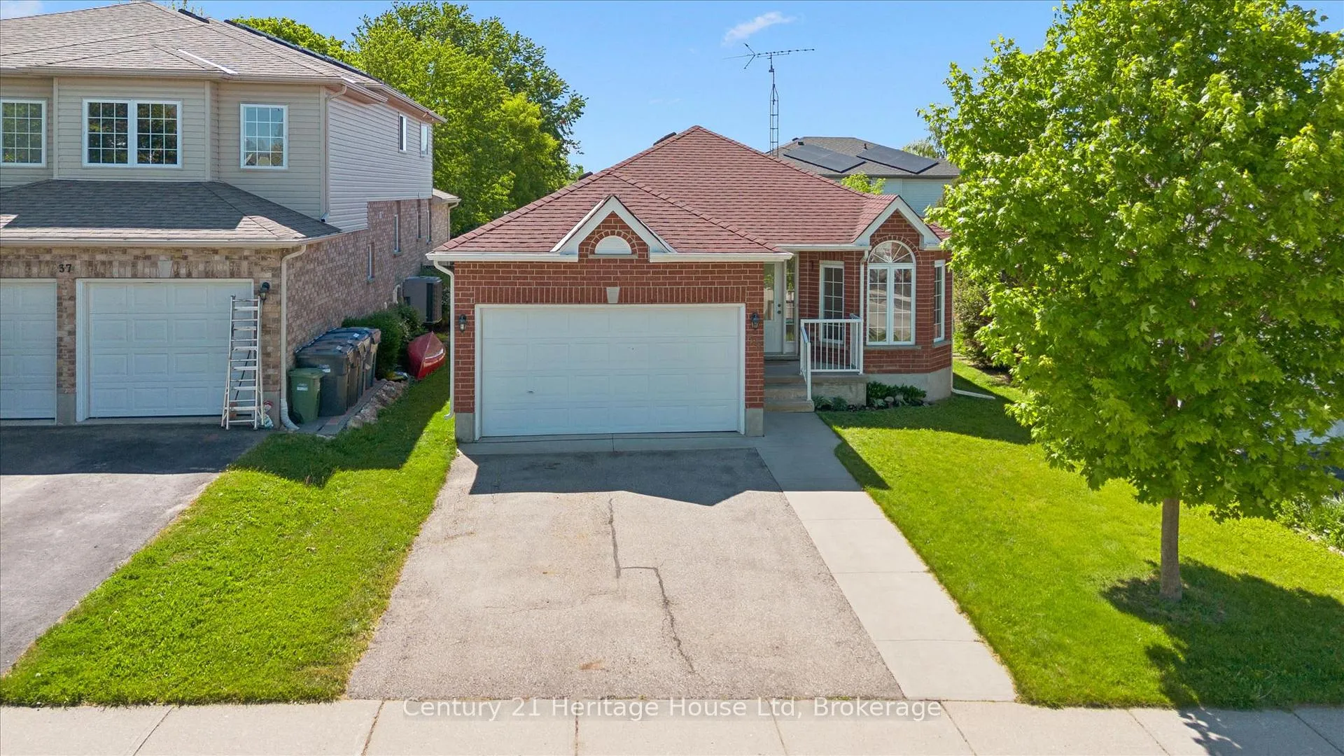 Photo 2 of 35 Shackleton Drive, Guelph, Grange Road — HOMEH