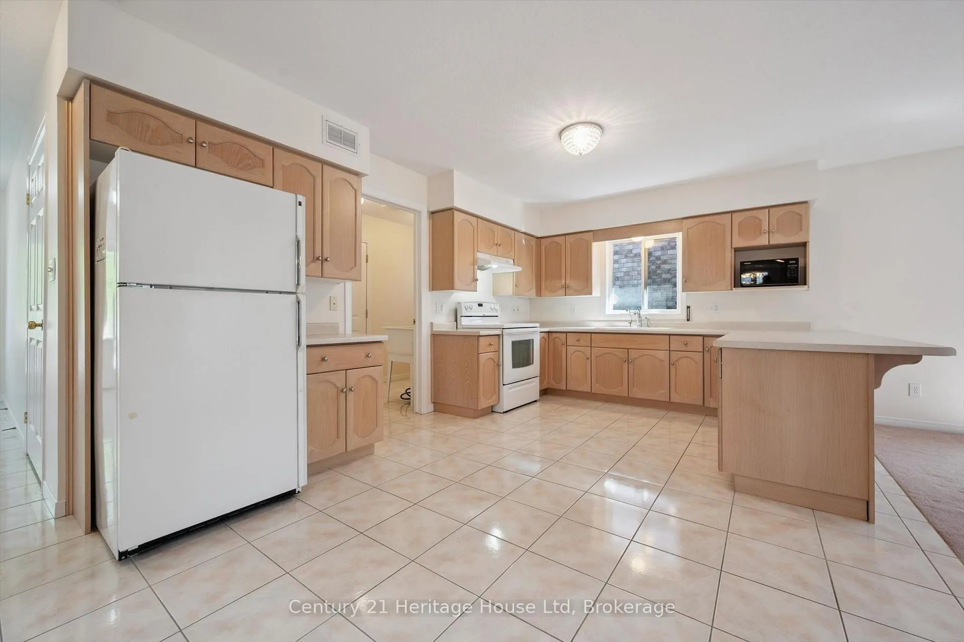 Photo 10 of 35 Shackleton Drive, Guelph, Grange Road — HOMEH
