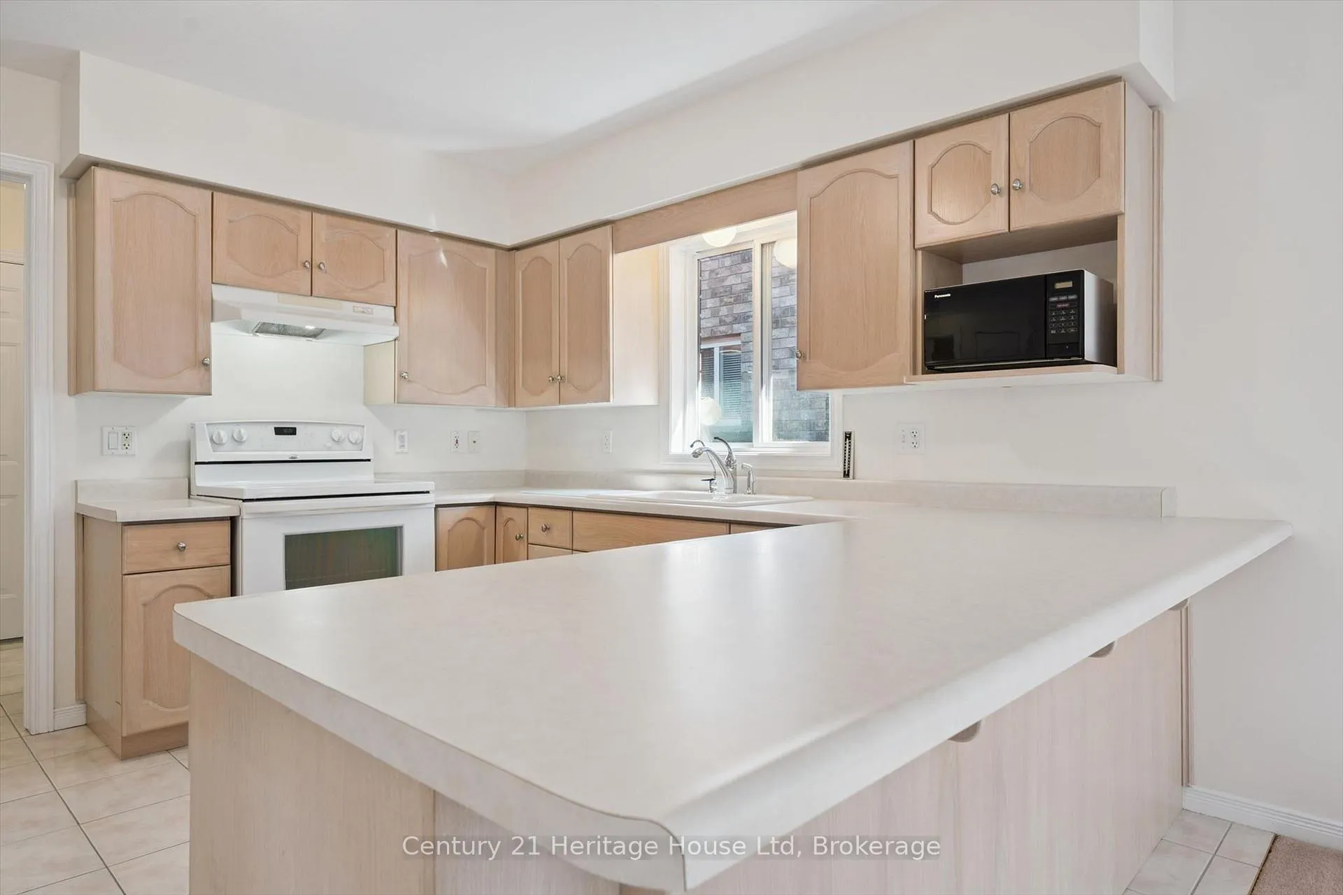 Photo 12 of 35 Shackleton Drive, Guelph, Grange Road — HOMEH