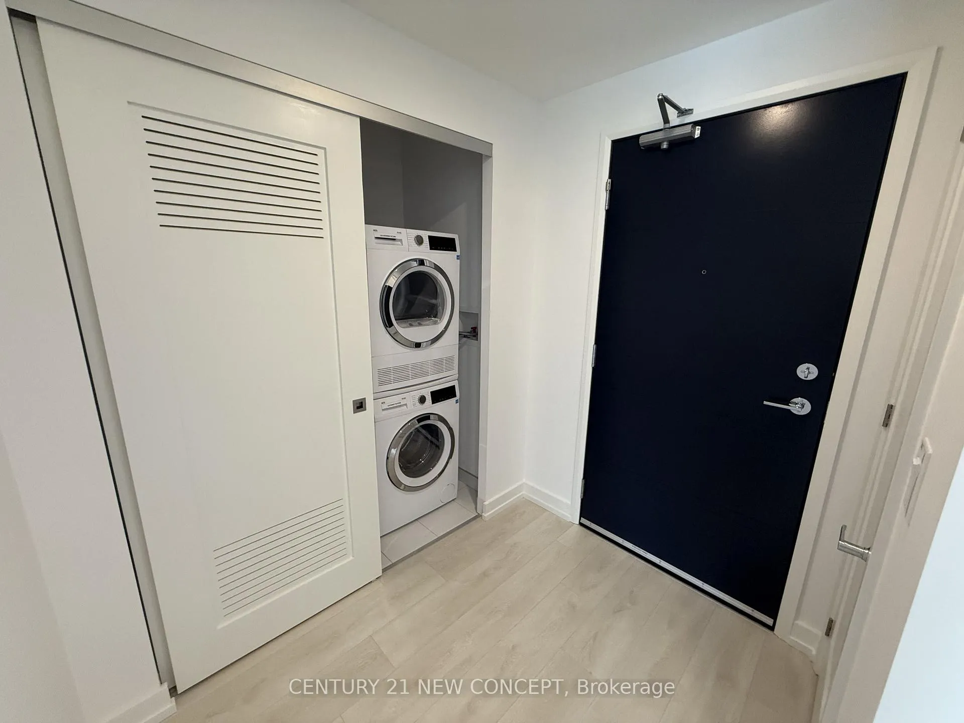 Photo 5 of Unit 1416, 75 James Street S, Hamilton, Corktown — HOMEH