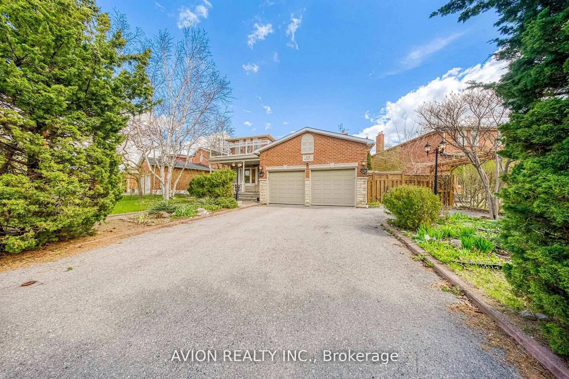 Photo 2 of 134 Butterfield Crescent, Vaughan, Maple — HOMEH