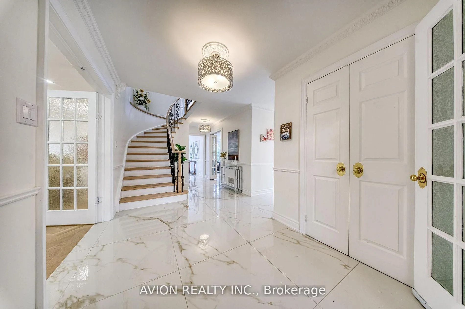 Photo 4 of 134 Butterfield Crescent, Vaughan, Maple — HOMEH