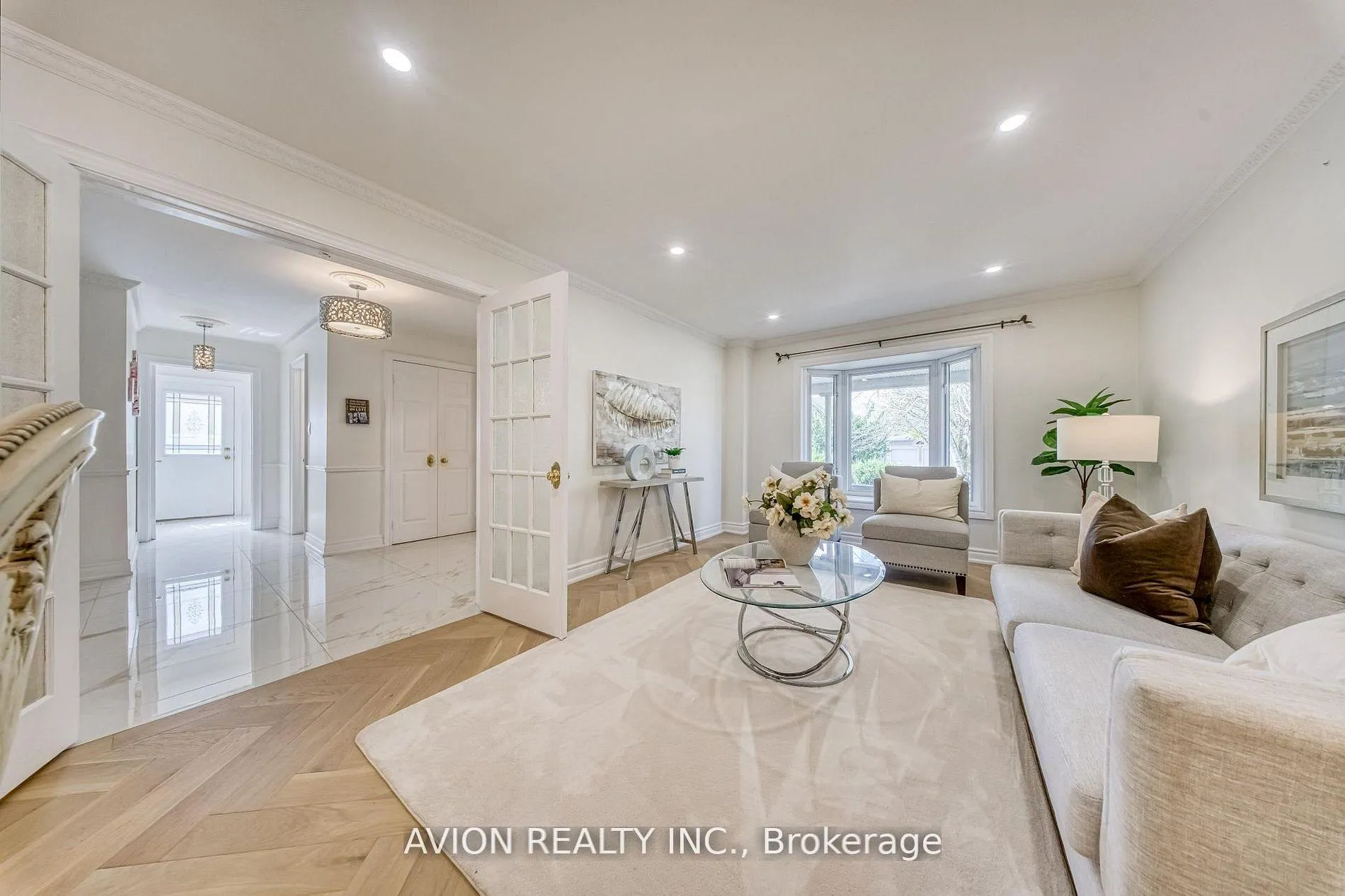 Photo 5 of 134 Butterfield Crescent, Vaughan, Maple — HOMEH