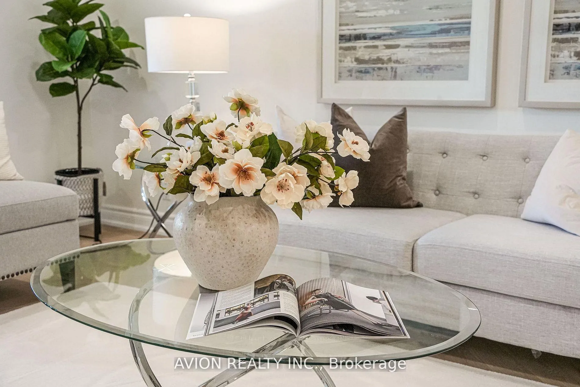 Photo 7 of 134 Butterfield Crescent, Vaughan, Maple — HOMEH
