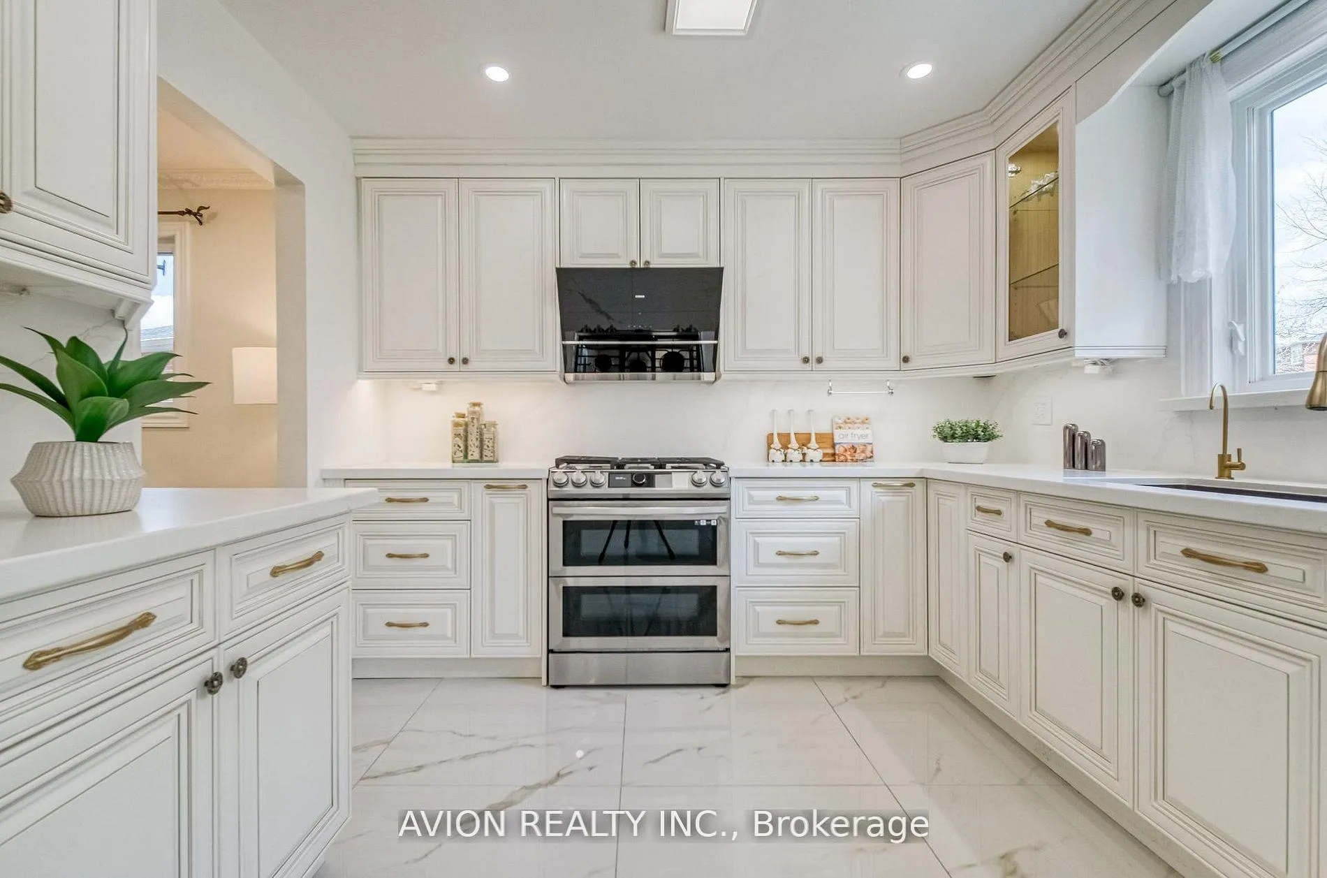 Photo 14 of 134 Butterfield Crescent, Vaughan, Maple — HOMEH