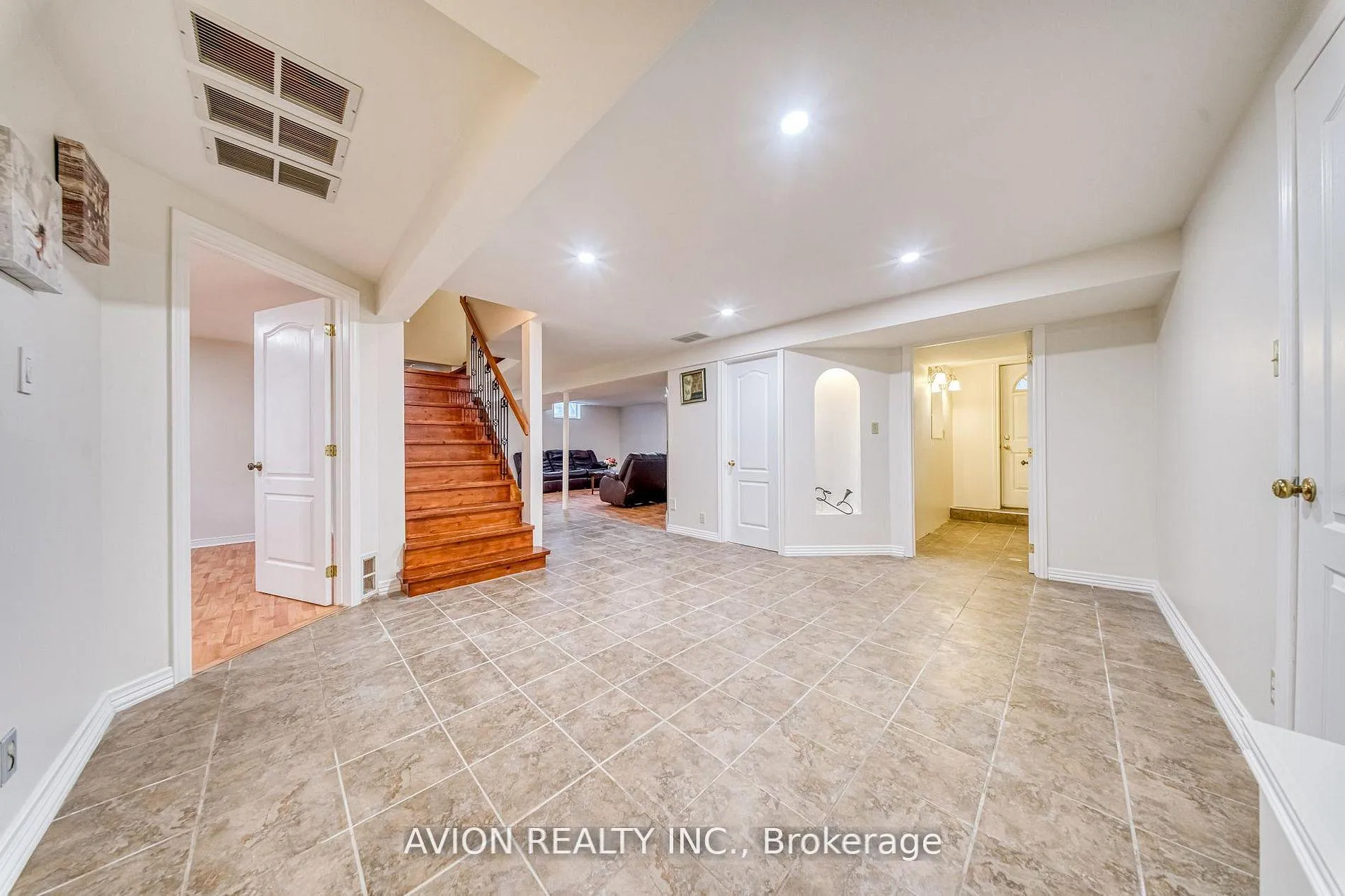 Photo 36 of 134 Butterfield Crescent, Vaughan, Maple — HOMEH