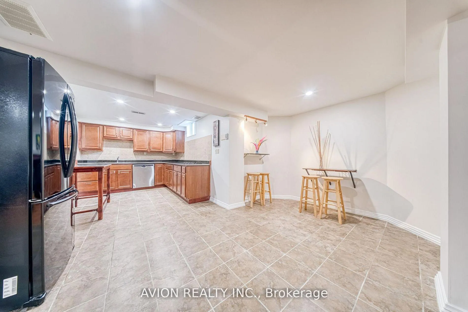 Photo 38 of 134 Butterfield Crescent, Vaughan, Maple — HOMEH