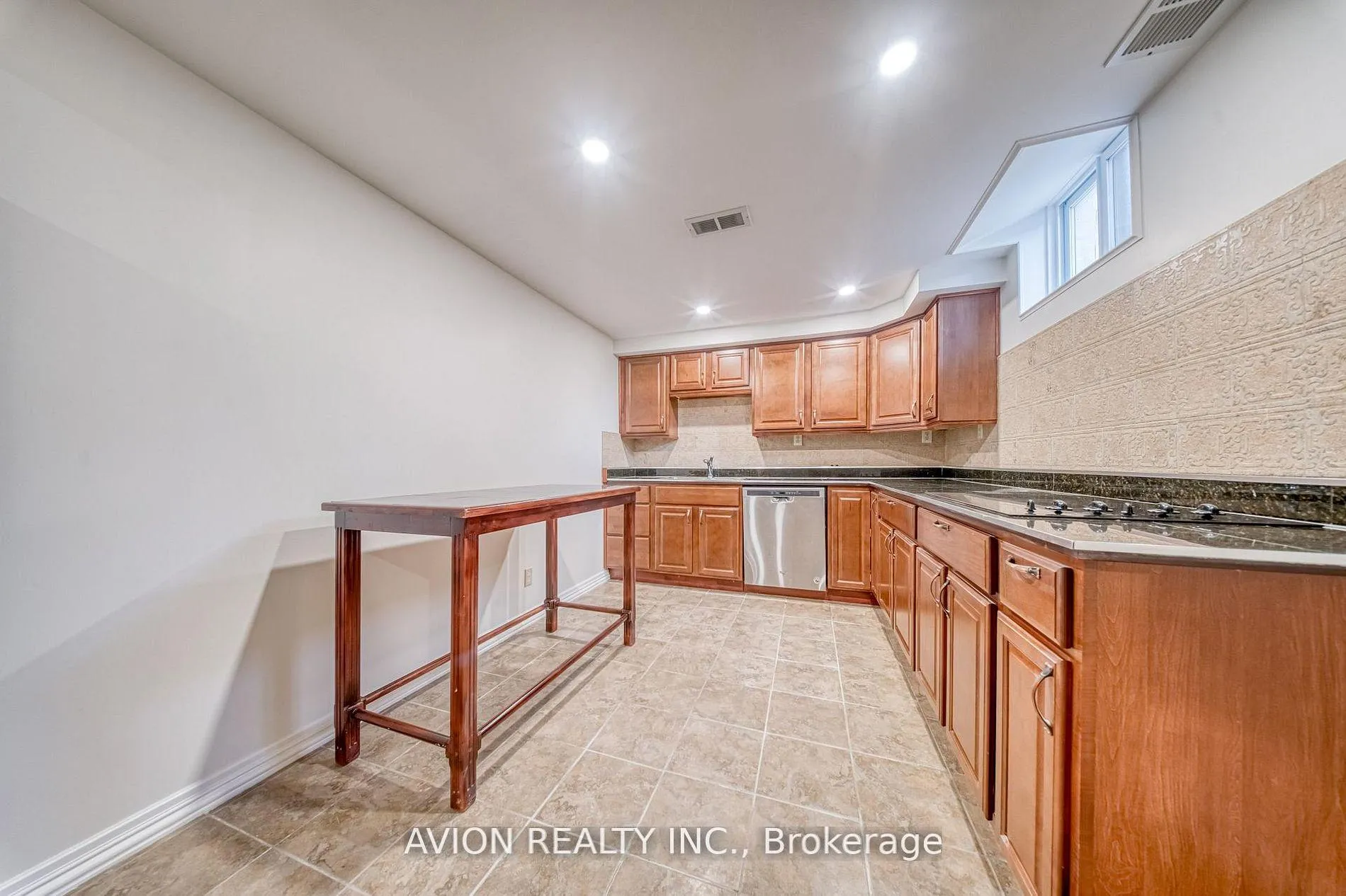 Photo 39 of 134 Butterfield Crescent, Vaughan, Maple — HOMEH