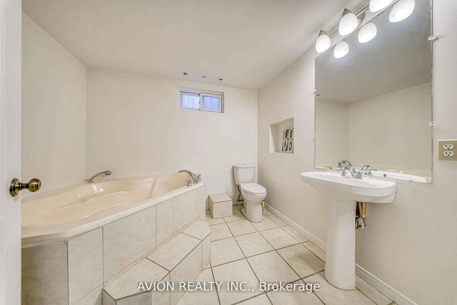 Photo 41 of 134 Butterfield Crescent, Vaughan, Maple — HOMEH