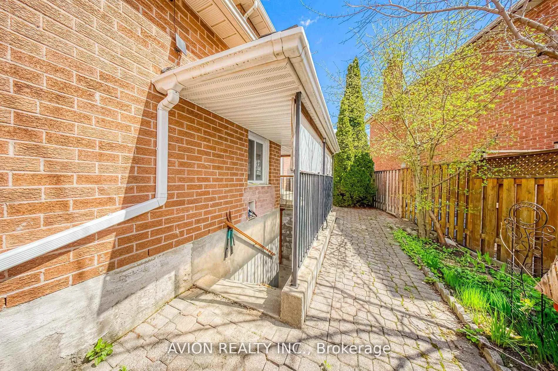 Photo 43 of 134 Butterfield Crescent, Vaughan, Maple — HOMEH