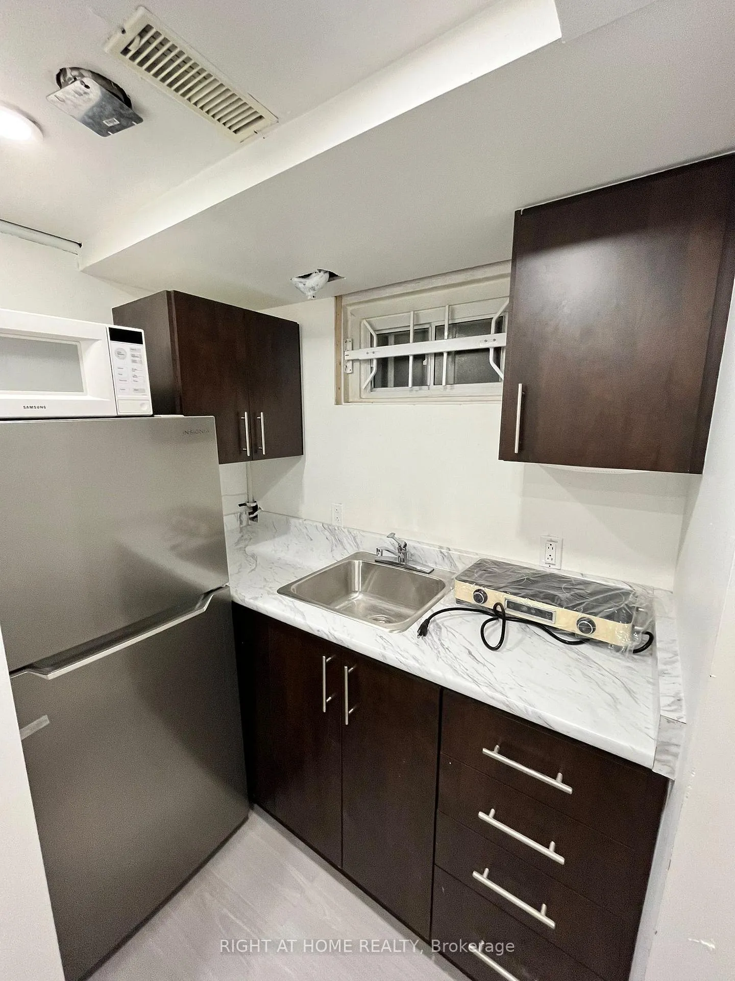 Photo 14 of Unit Basmt, 886 Grenoble Boulevard, Pickering, Bay Ridges — HOMEH