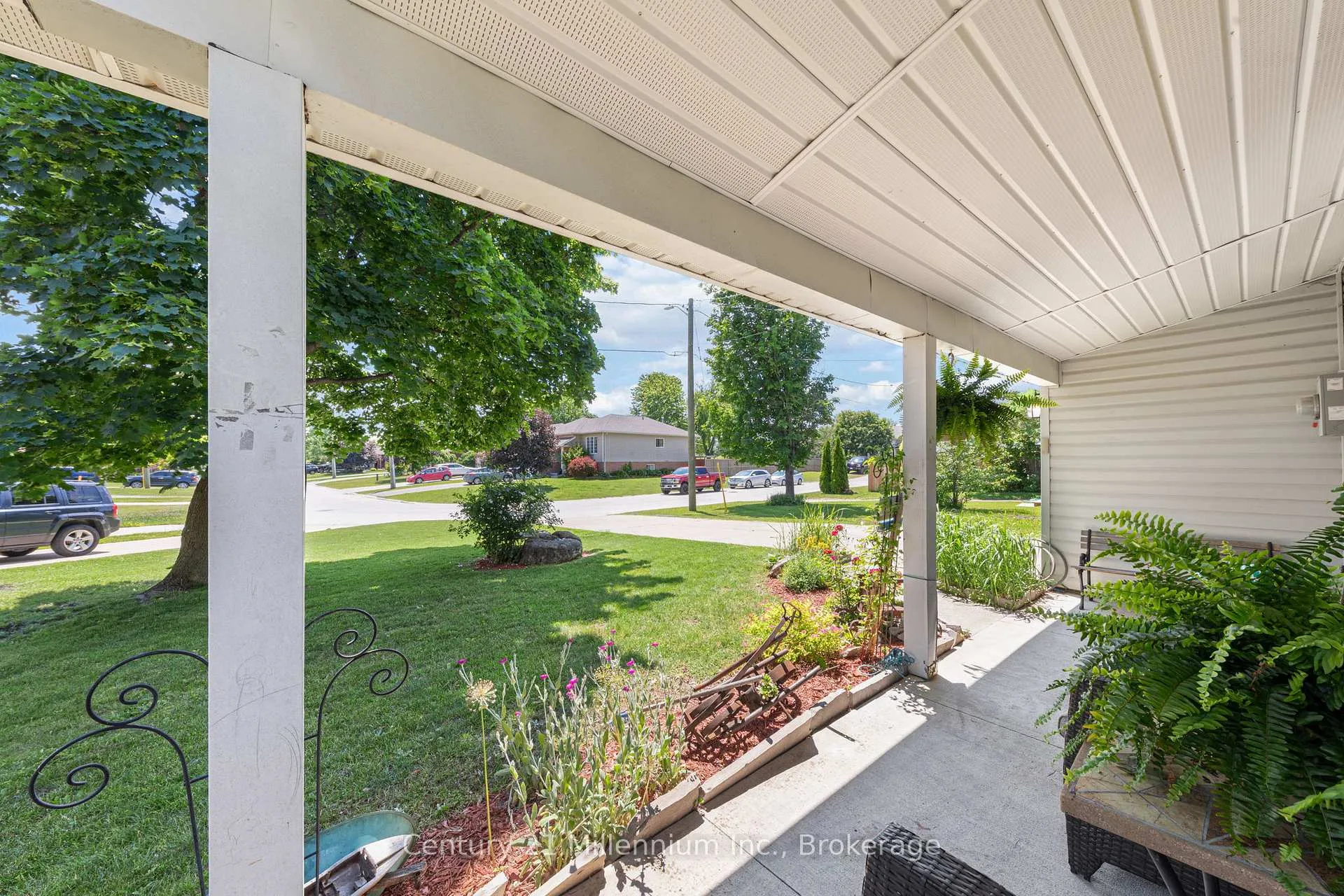 Photo 2 of 253 Valleyfield Crescent, Clearview, Stayner — HOMEH