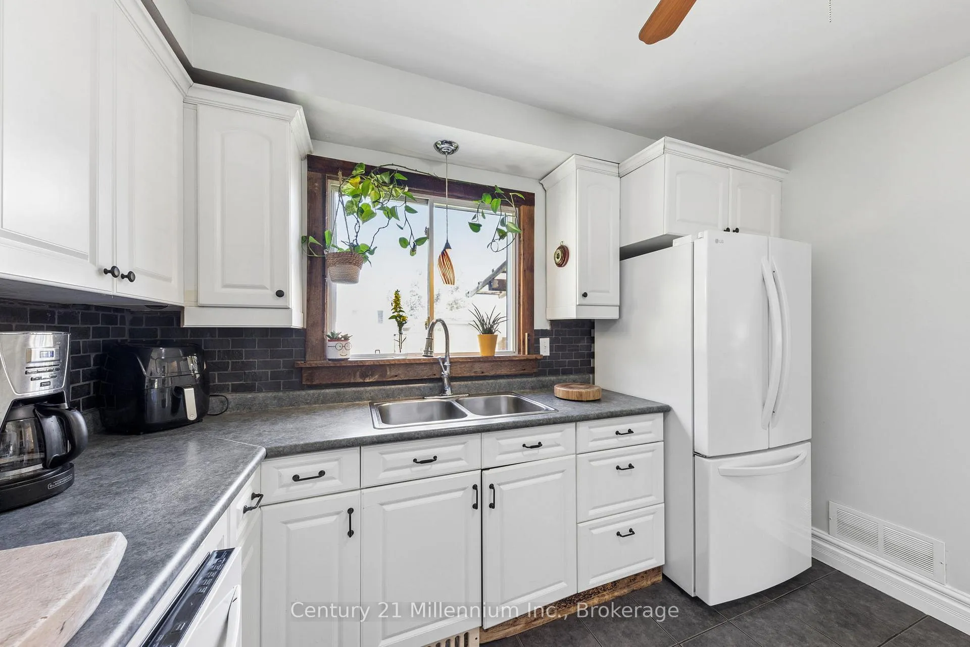 Photo 7 of 253 Valleyfield Crescent, Clearview, Stayner — HOMEH