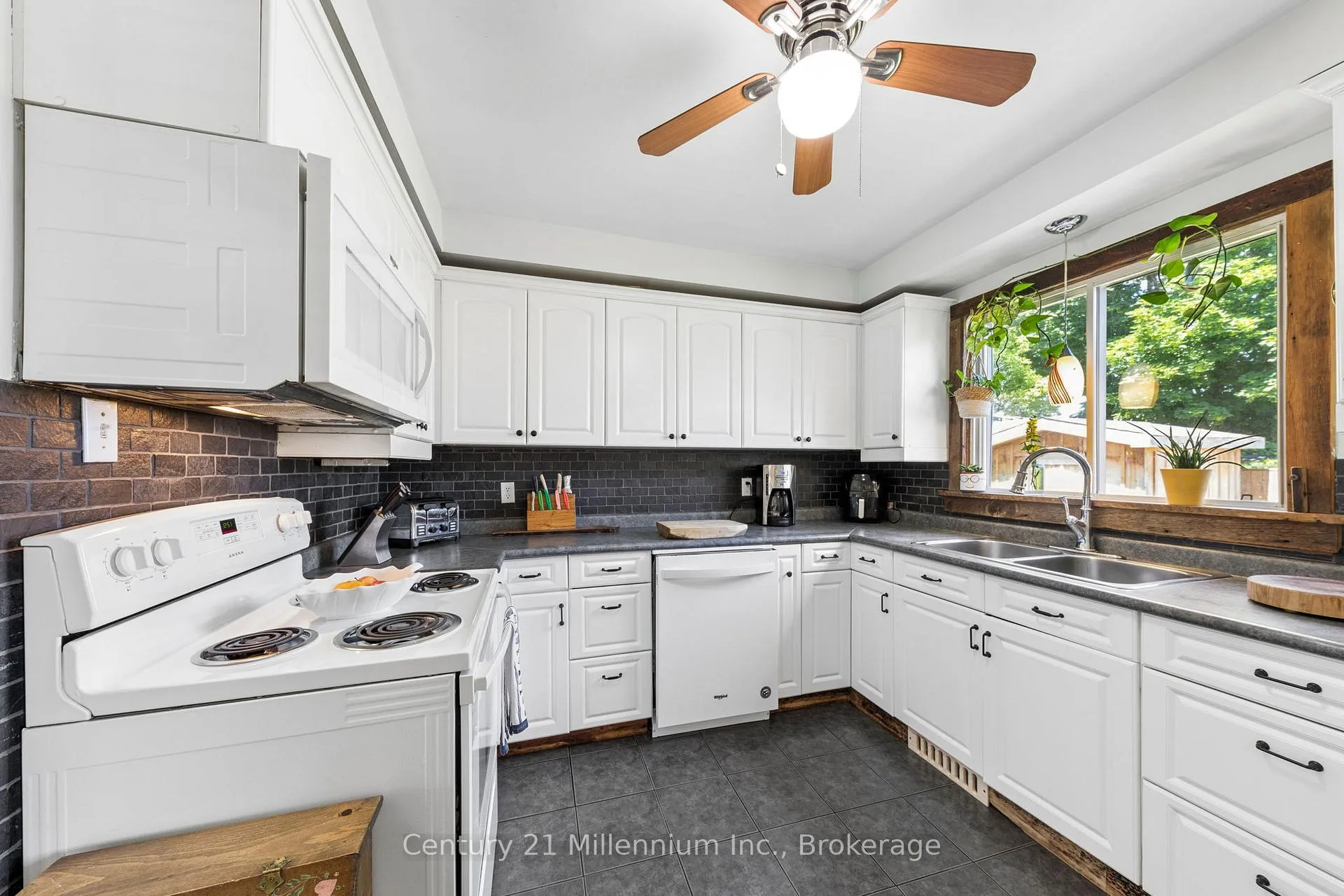 Photo 9 of 253 Valleyfield Crescent, Clearview, Stayner — HOMEH