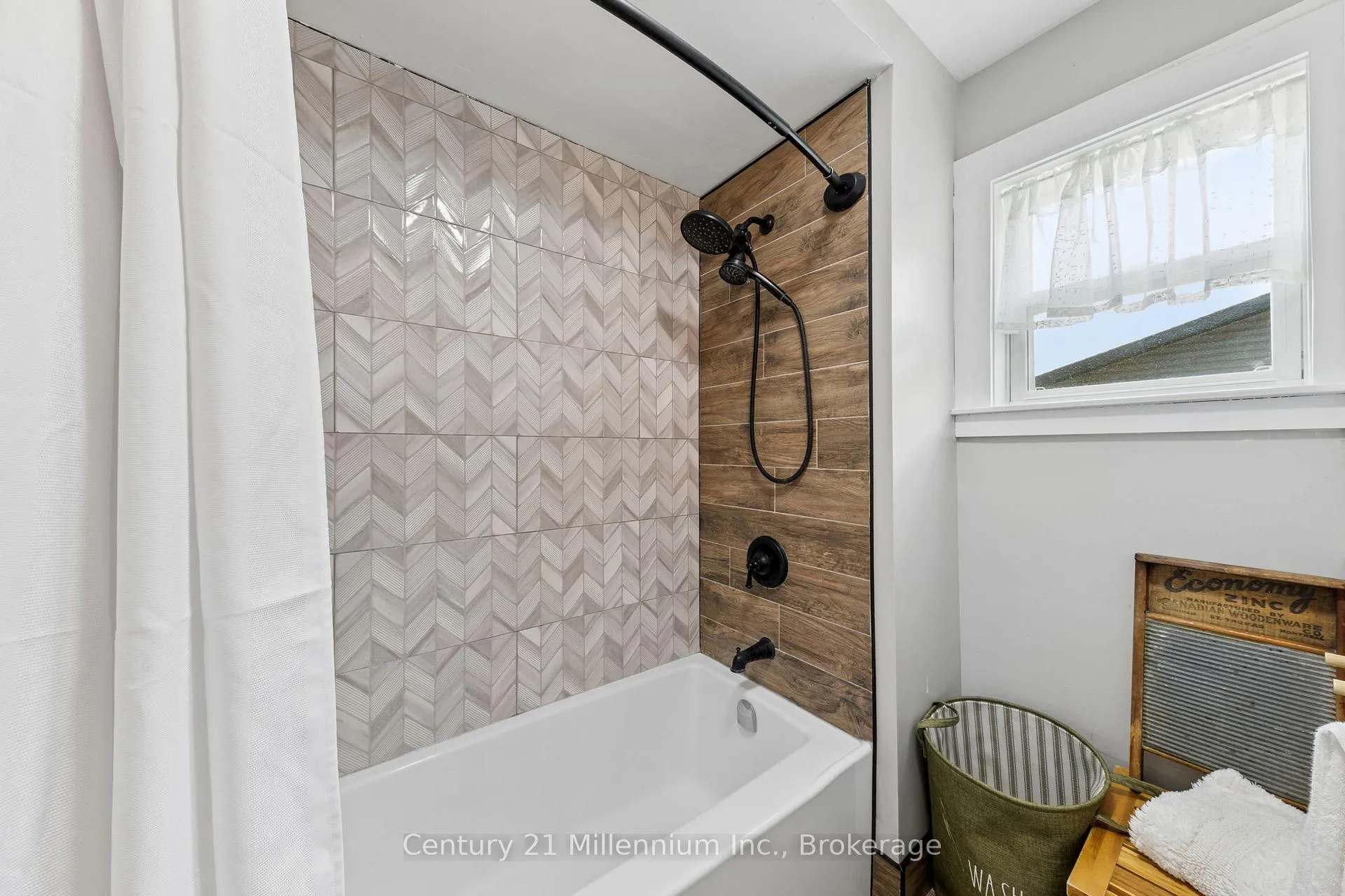 Photo 15 of 253 Valleyfield Crescent, Clearview, Stayner — HOMEH