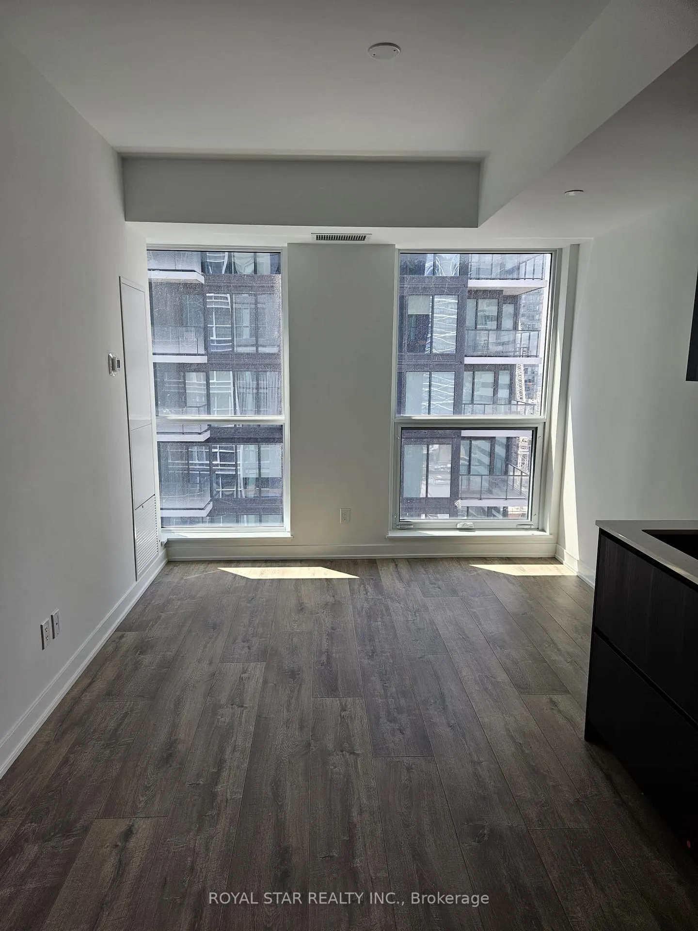 Front of Unit 2205, 327 King Street W