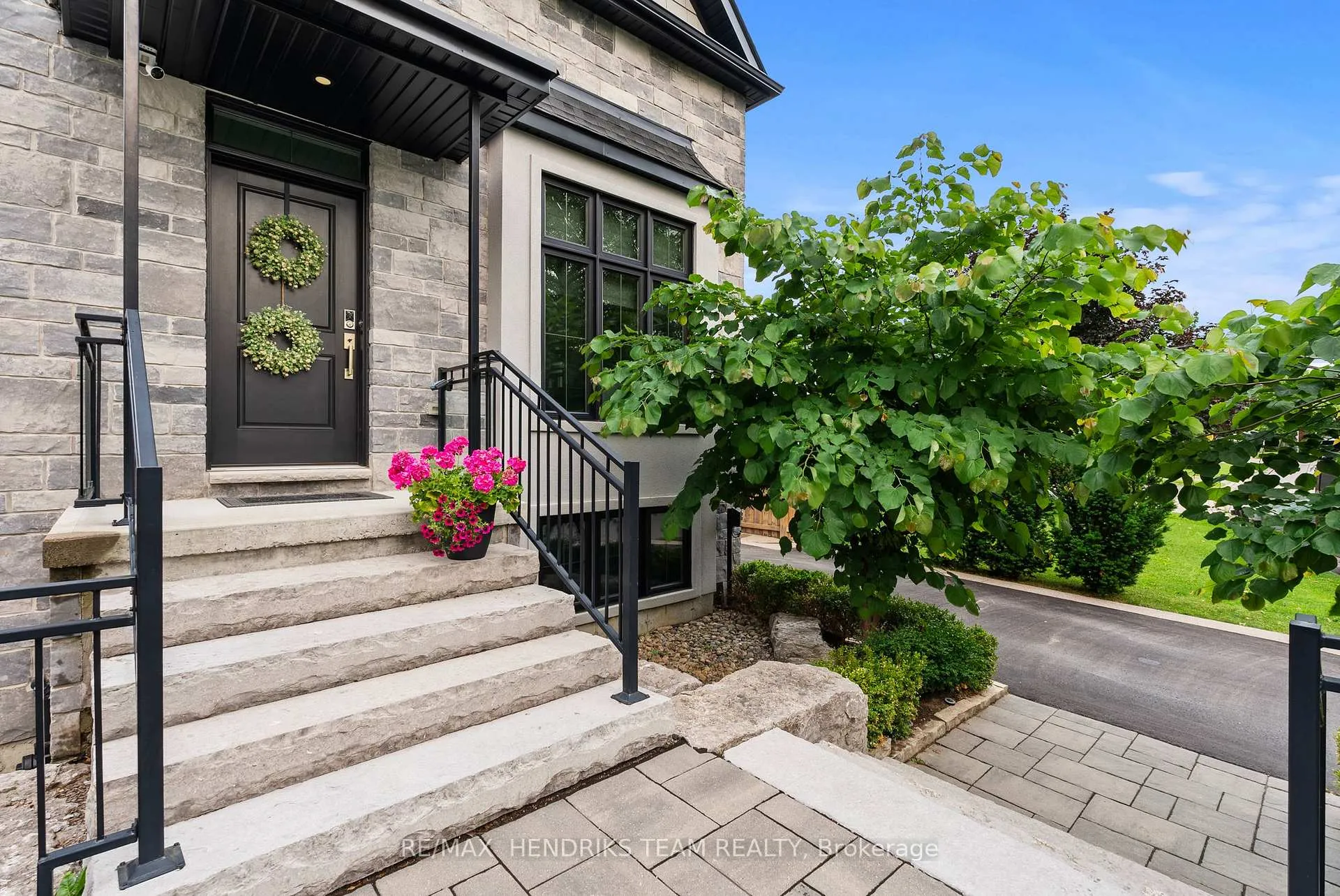 Photo 4 of 8 Stanmary Drive, St. Catharines, Fairview — HOMEH