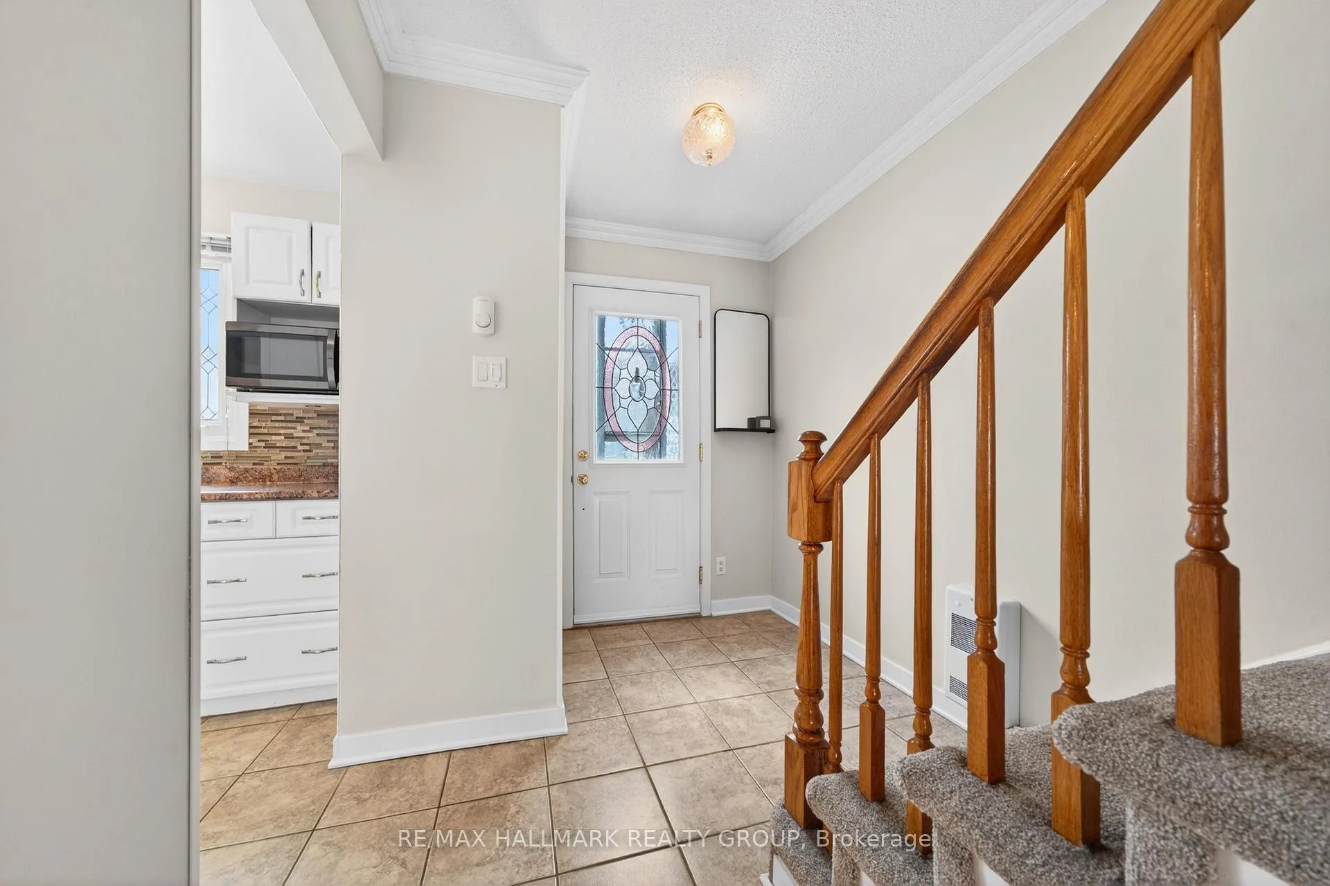 Photo 3 of Unit 8, 740 Morin Street, Ottawa, Castle Heights — HOMEH