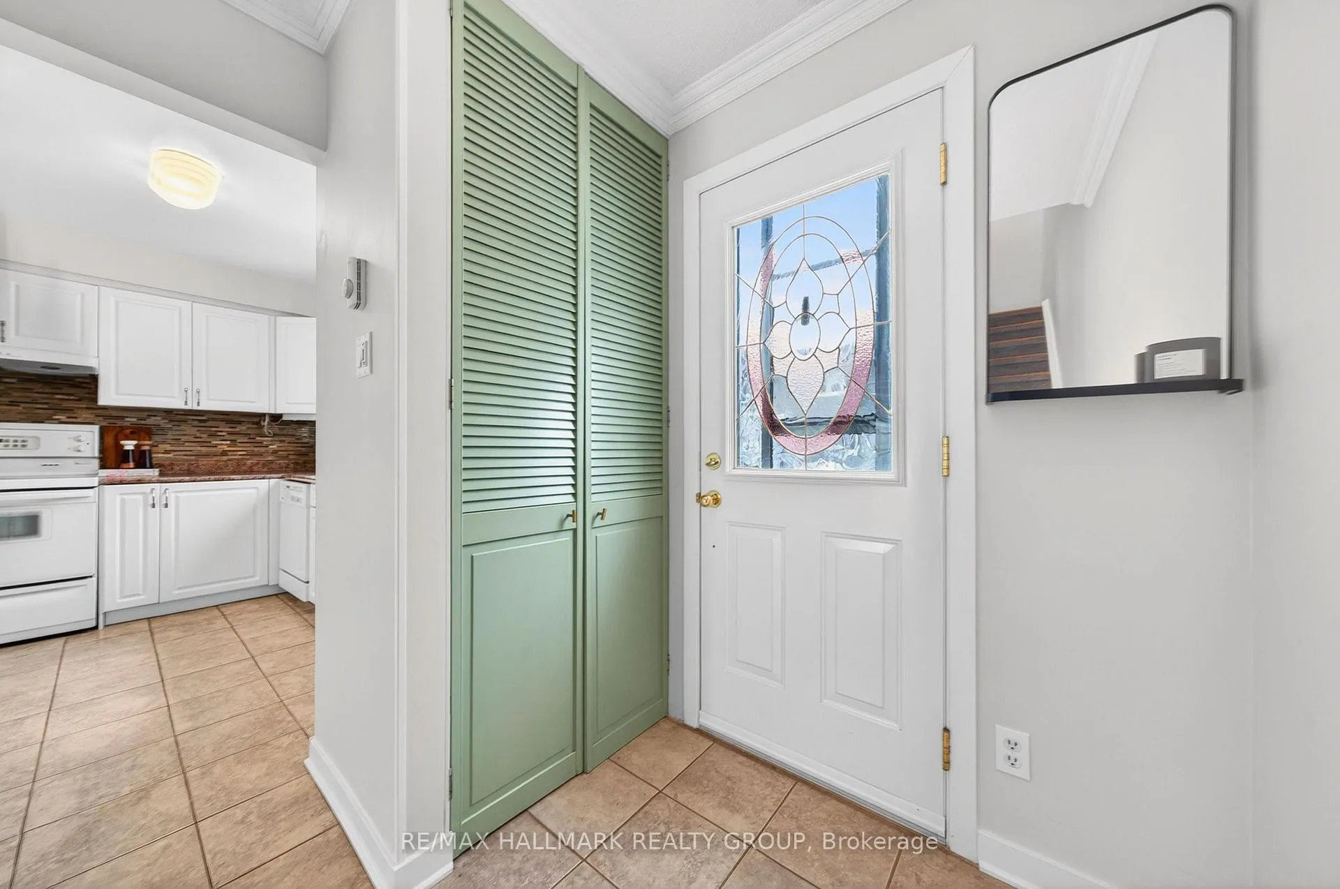 Photo 4 of Unit 8, 740 Morin Street, Ottawa, Castle Heights — HOMEH