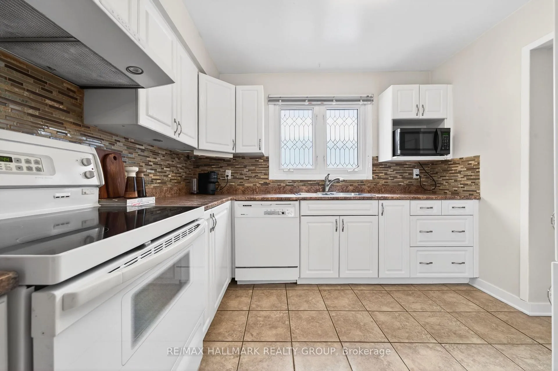 Photo 20 of Unit 8, 740 Morin Street, Ottawa, Castle Heights — HOMEH