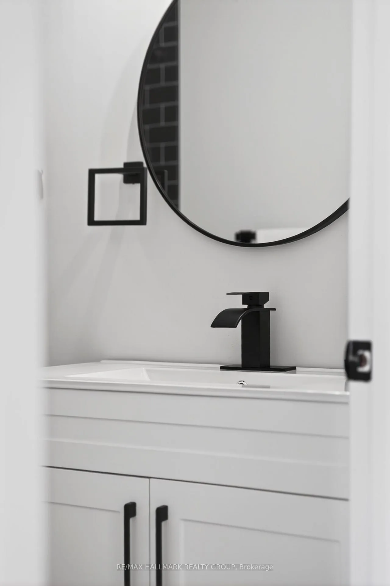 Photo 37 of Unit 8, 740 Morin Street, Ottawa, Castle Heights — HOMEH