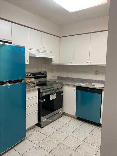 Photo 5 of Unit 411, 91 Townsgate Drive, Vaughan, Crestwood-Springfarm-Yorkhill — HOMEH