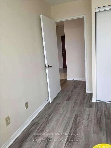 Photo 11 of Unit 411, 91 Townsgate Drive, Vaughan, Crestwood-Springfarm-Yorkhill — HOMEH