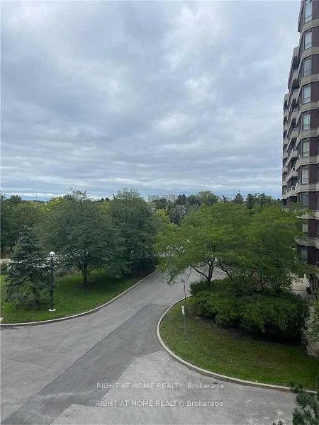 Photo 14 of Unit 411, 91 Townsgate Drive, Vaughan, Crestwood-Springfarm-Yorkhill — HOMEH