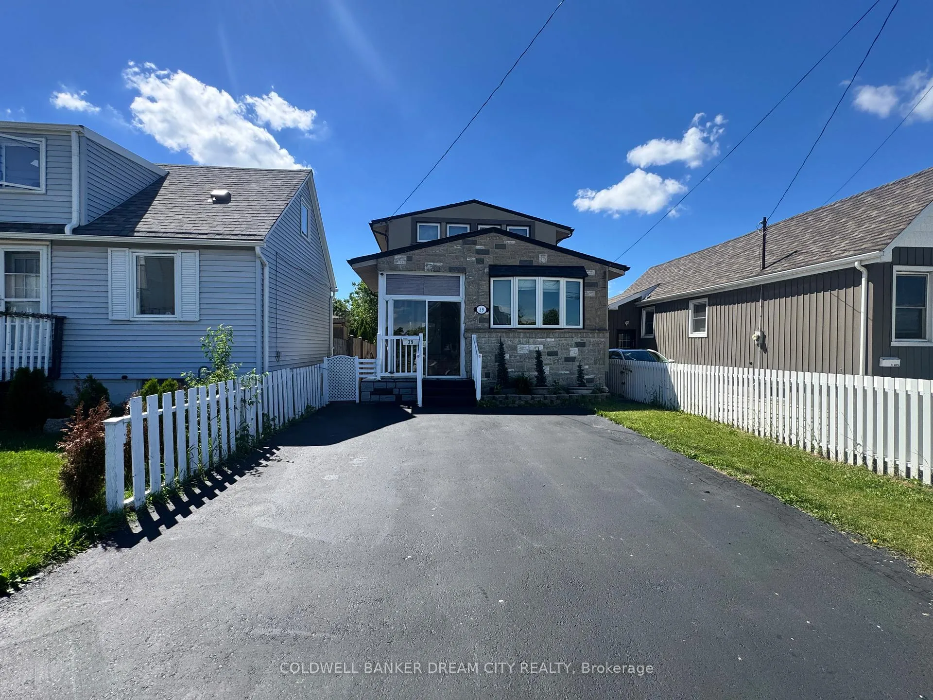 Photo 3 of 39 Reid Avenue N, Hamilton, McQuesten — HOMEH
