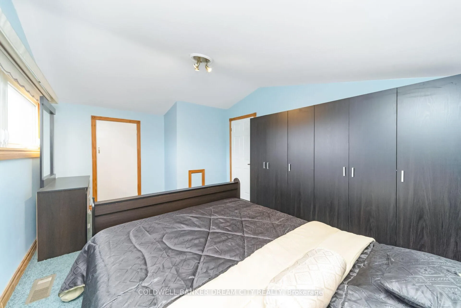 Photo 22 of 39 Reid Avenue N, Hamilton, McQuesten — HOMEH