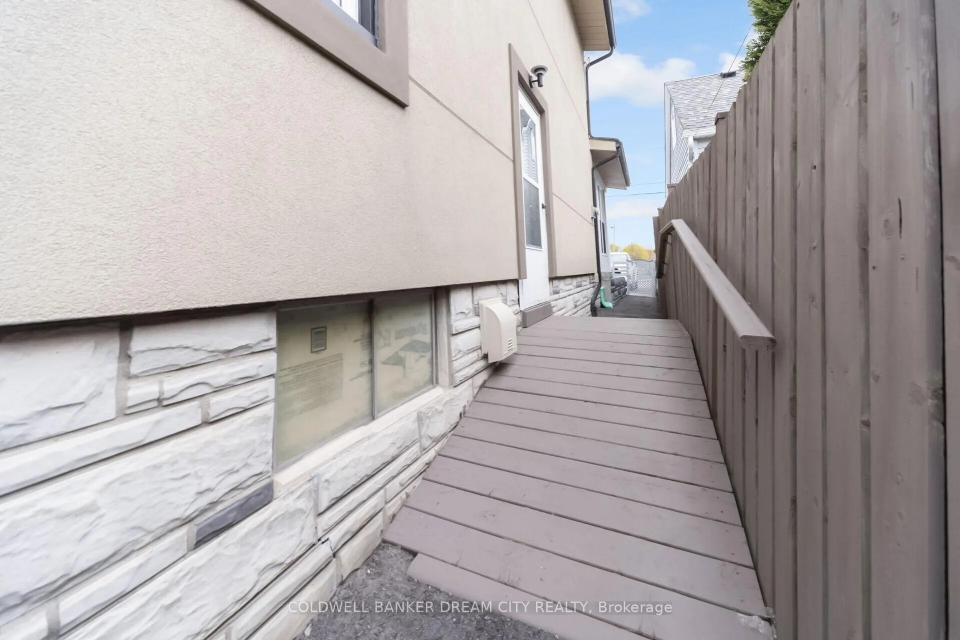 Photo 40 of 39 Reid Avenue N, Hamilton, McQuesten — HOMEH