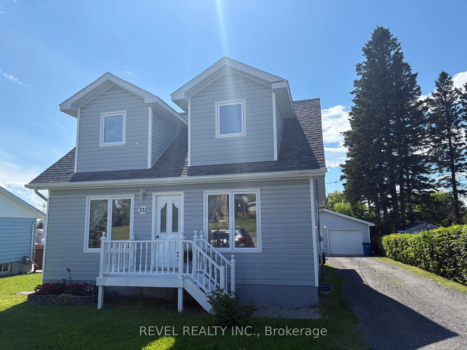 Photo 2 of 333 Tenth Avenue, Cochrane — HOMEH