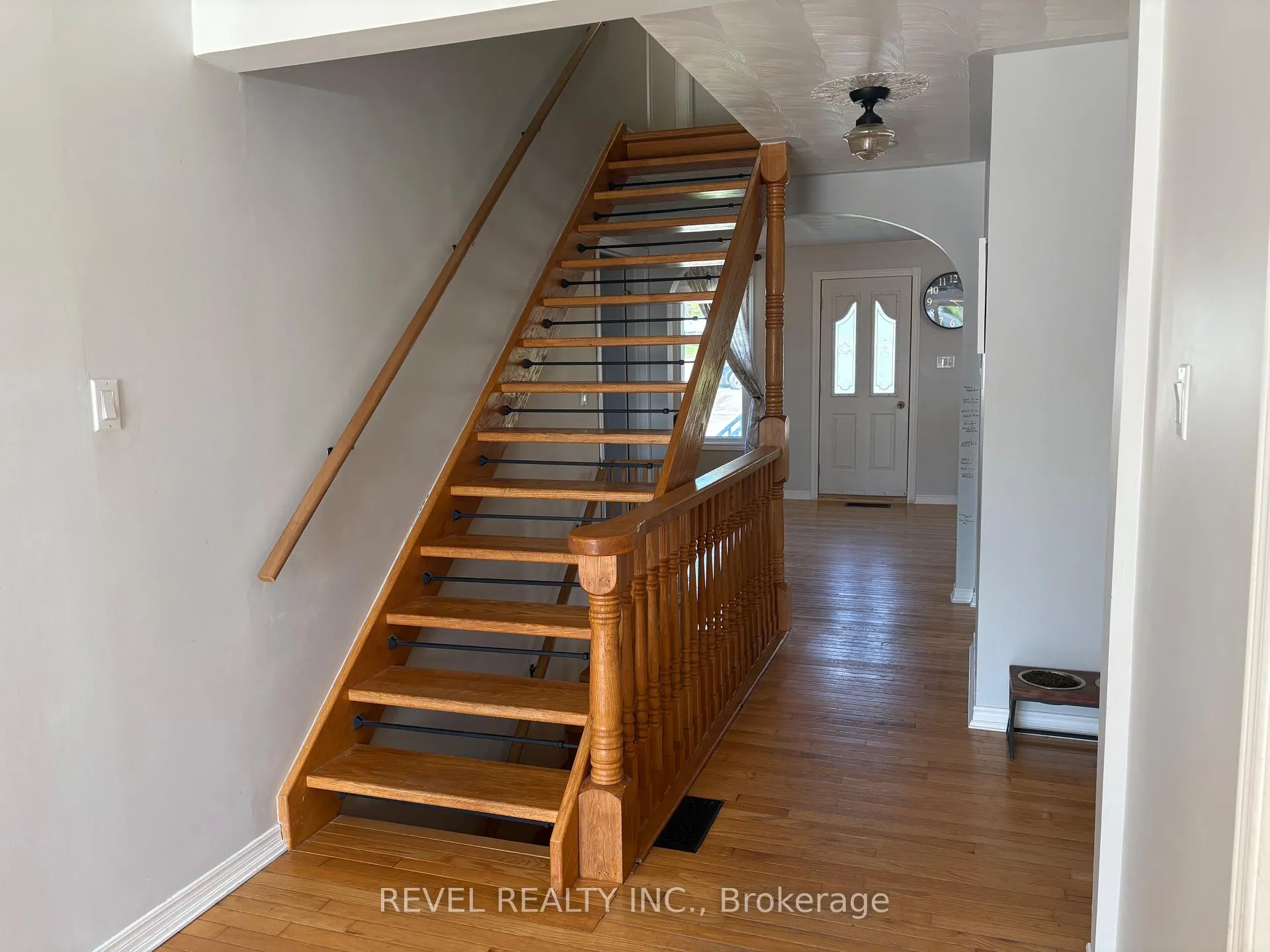 Photo 6 of 333 Tenth Avenue, Cochrane — HOMEH