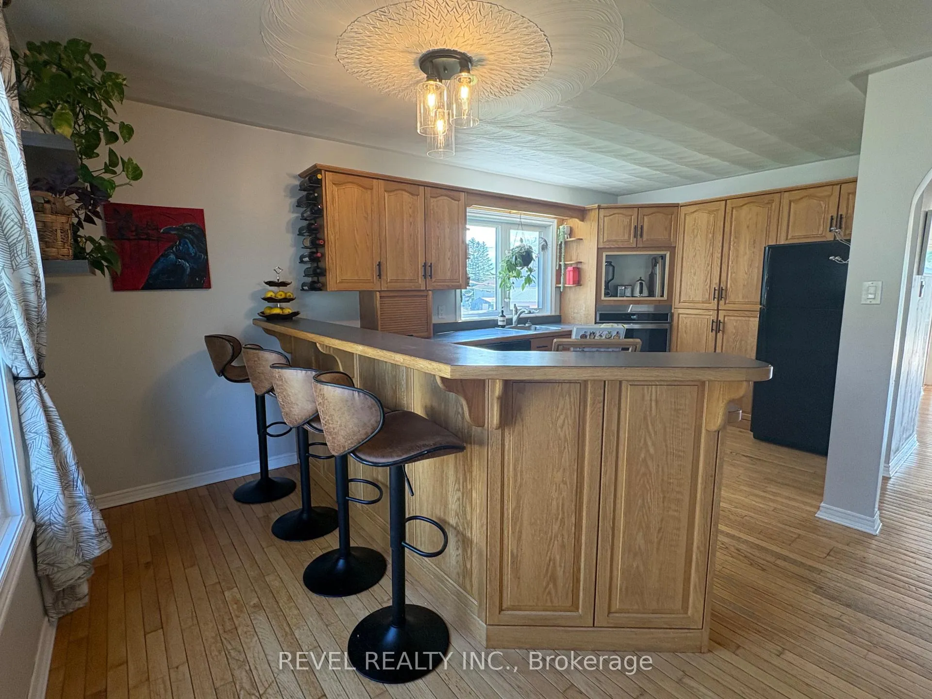 Photo 7 of 333 Tenth Avenue, Cochrane — HOMEH