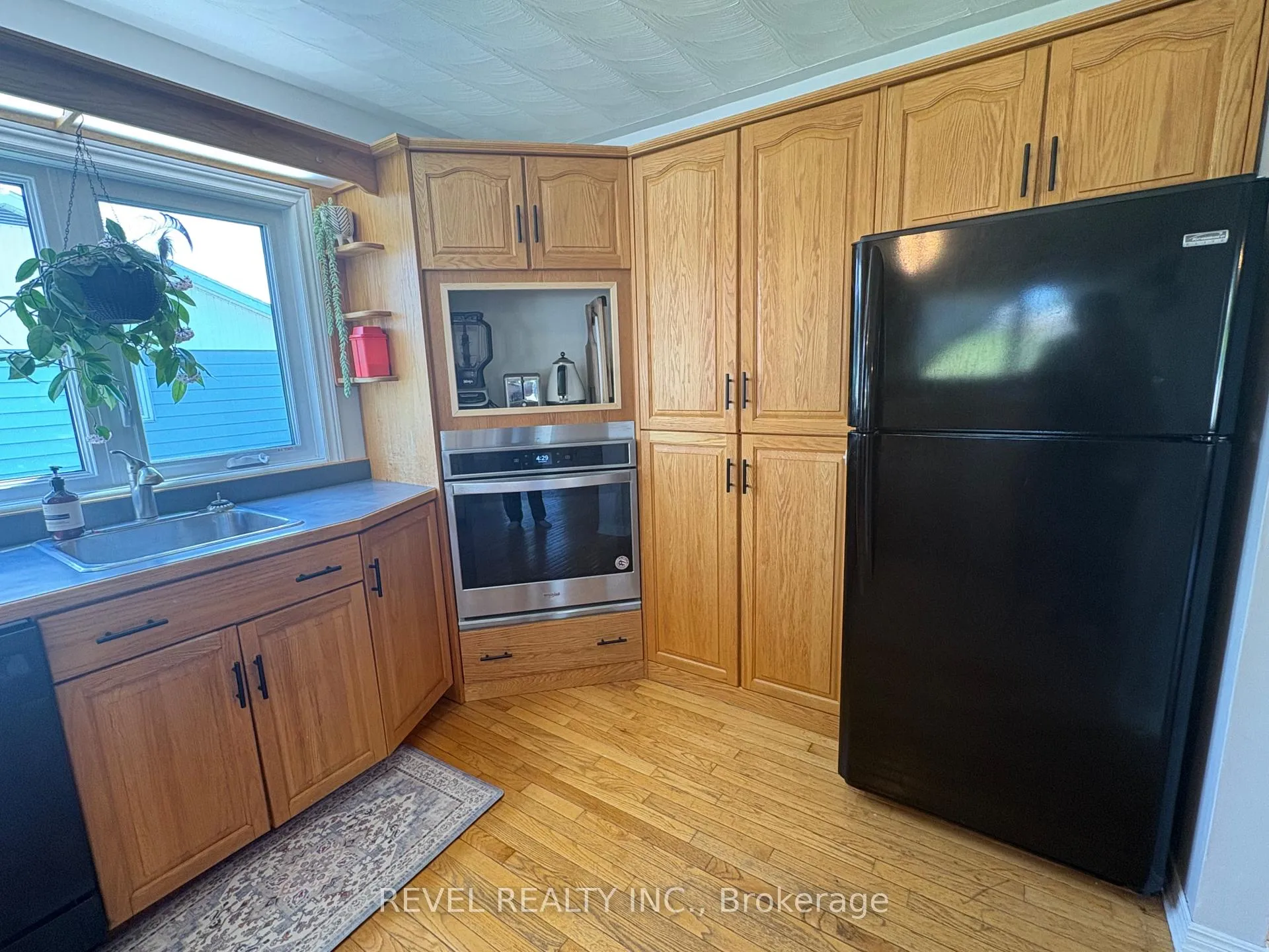 Photo 9 of 333 Tenth Avenue, Cochrane — HOMEH