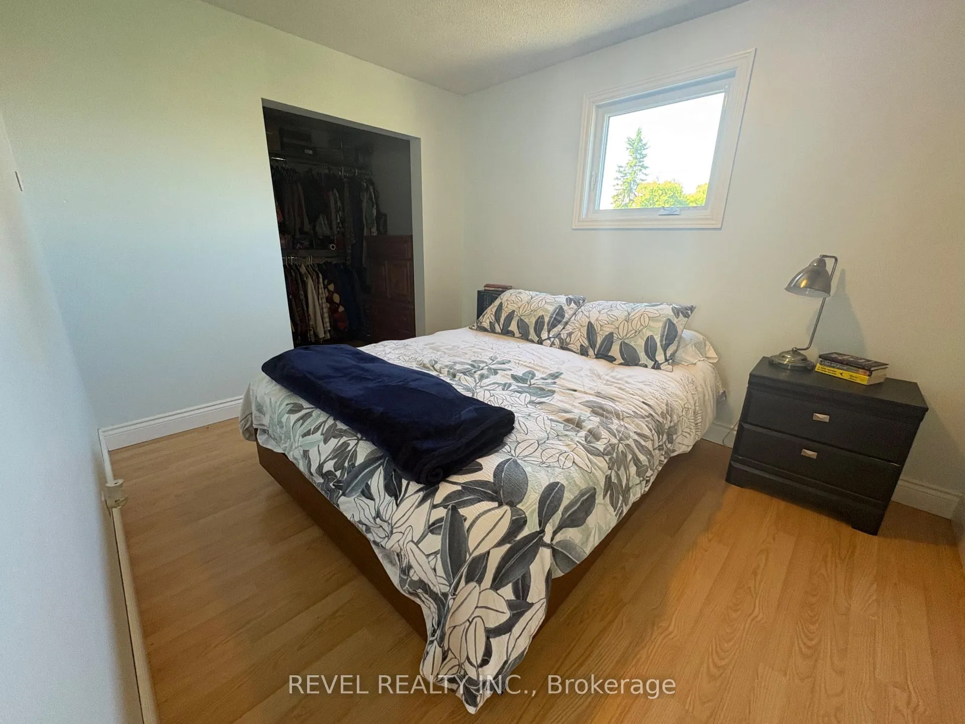 Photo 12 of 333 Tenth Avenue, Cochrane — HOMEH