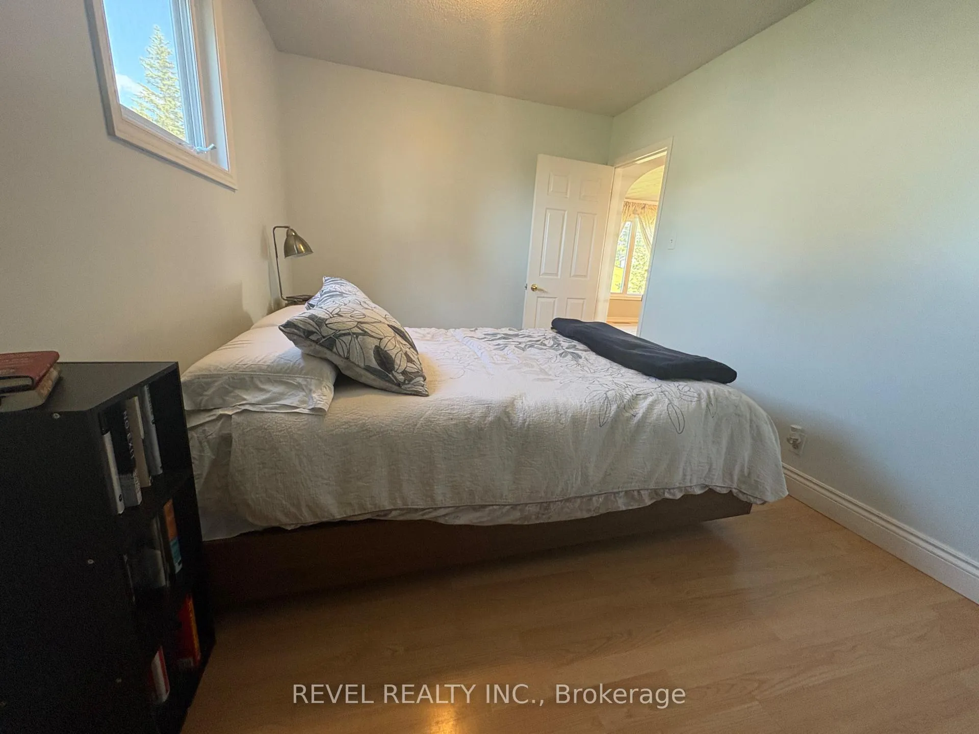 Photo 13 of 333 Tenth Avenue, Cochrane — HOMEH