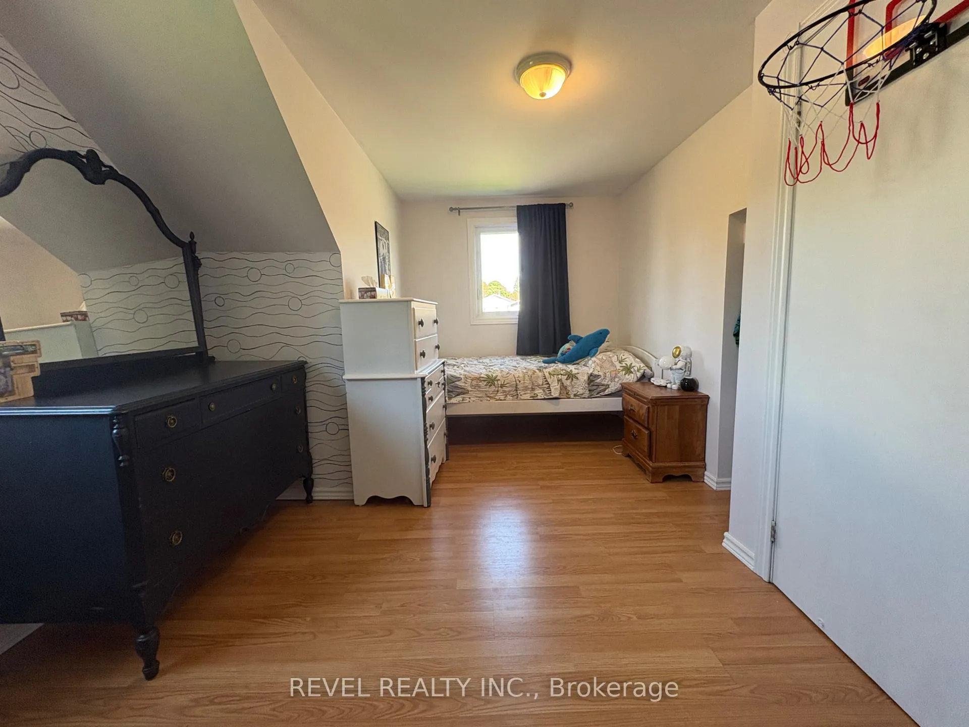 Photo 19 of 333 Tenth Avenue, Cochrane — HOMEH