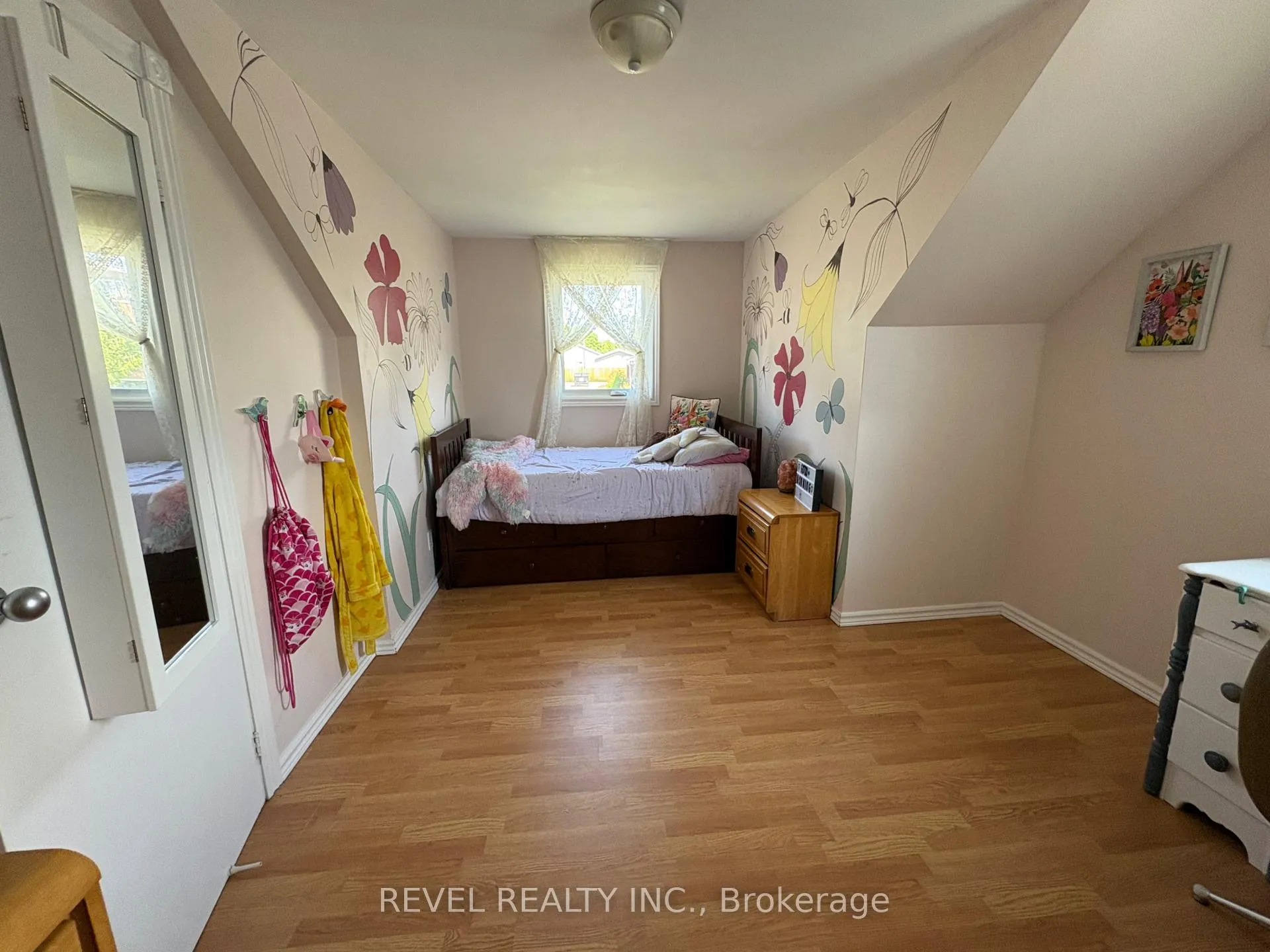Photo 21 of 333 Tenth Avenue, Cochrane — HOMEH