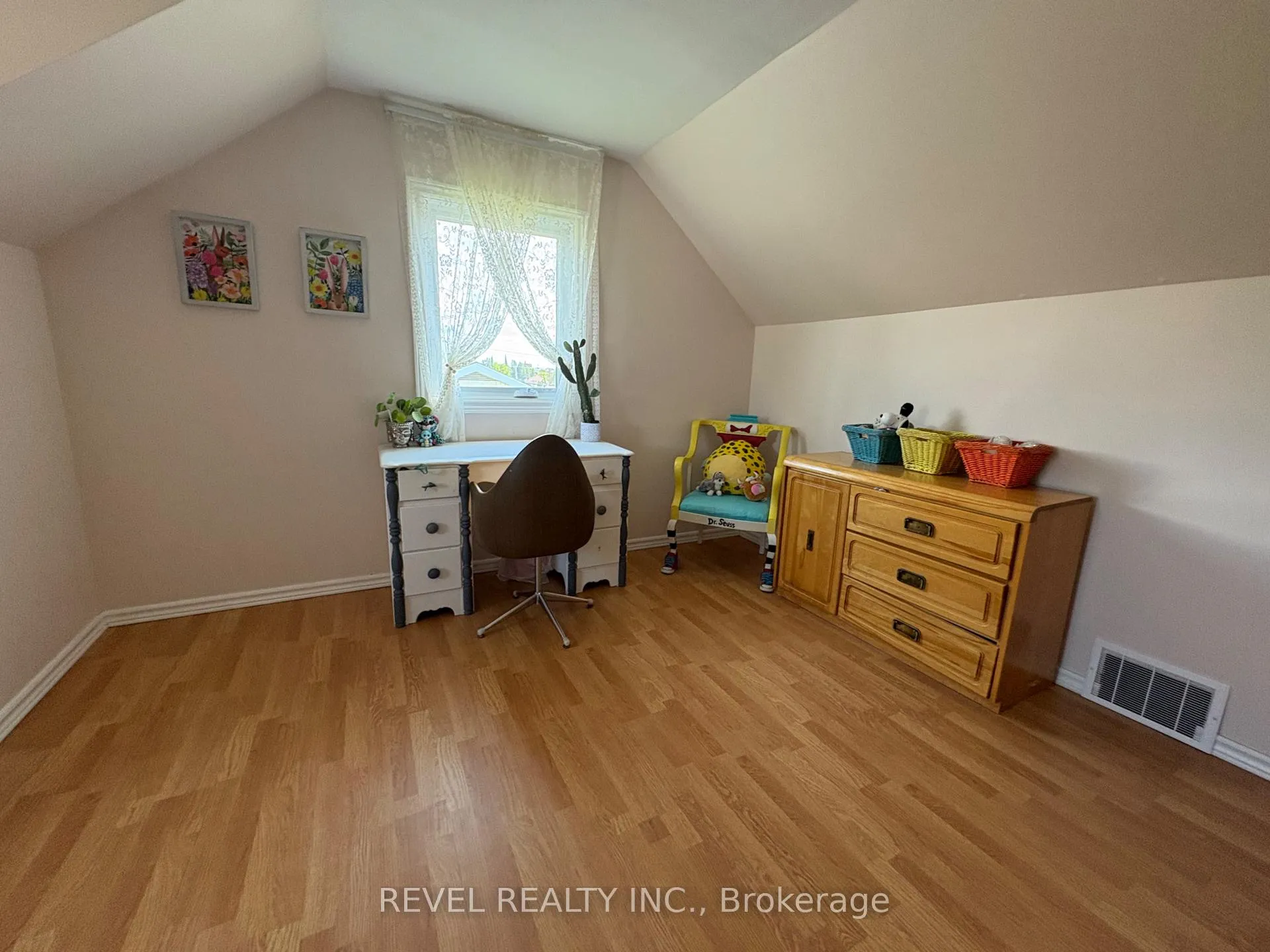Photo 22 of 333 Tenth Avenue, Cochrane — HOMEH