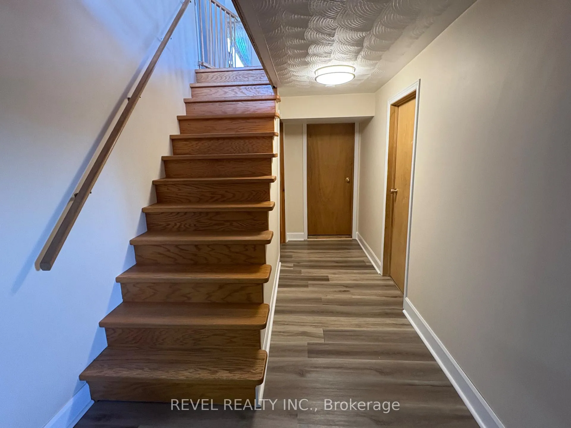 Photo 23 of 333 Tenth Avenue, Cochrane — HOMEH