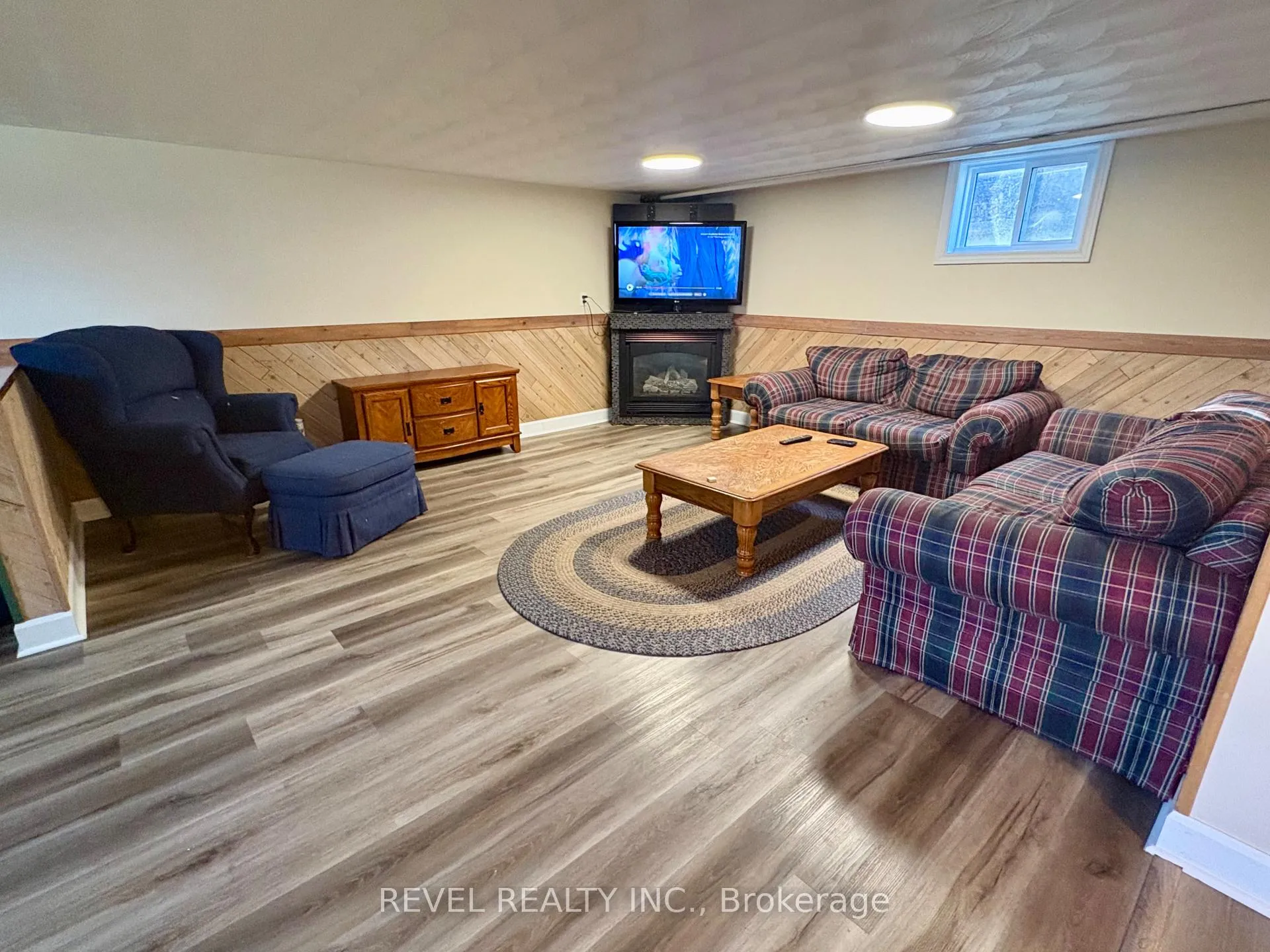 Photo 24 of 333 Tenth Avenue, Cochrane — HOMEH