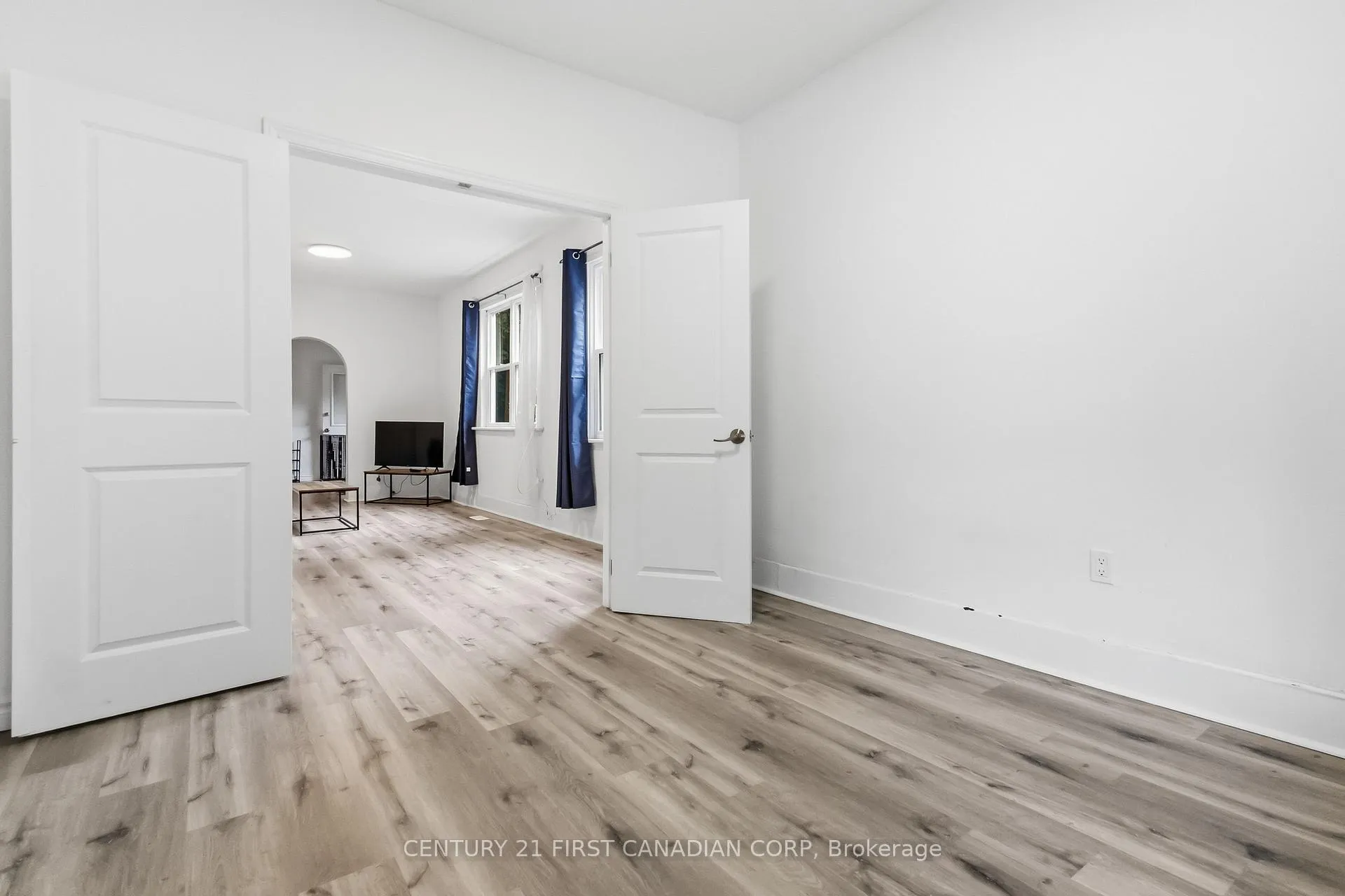 Photo 7 of 215 Bernard Avenue, London, East B — HOMEH