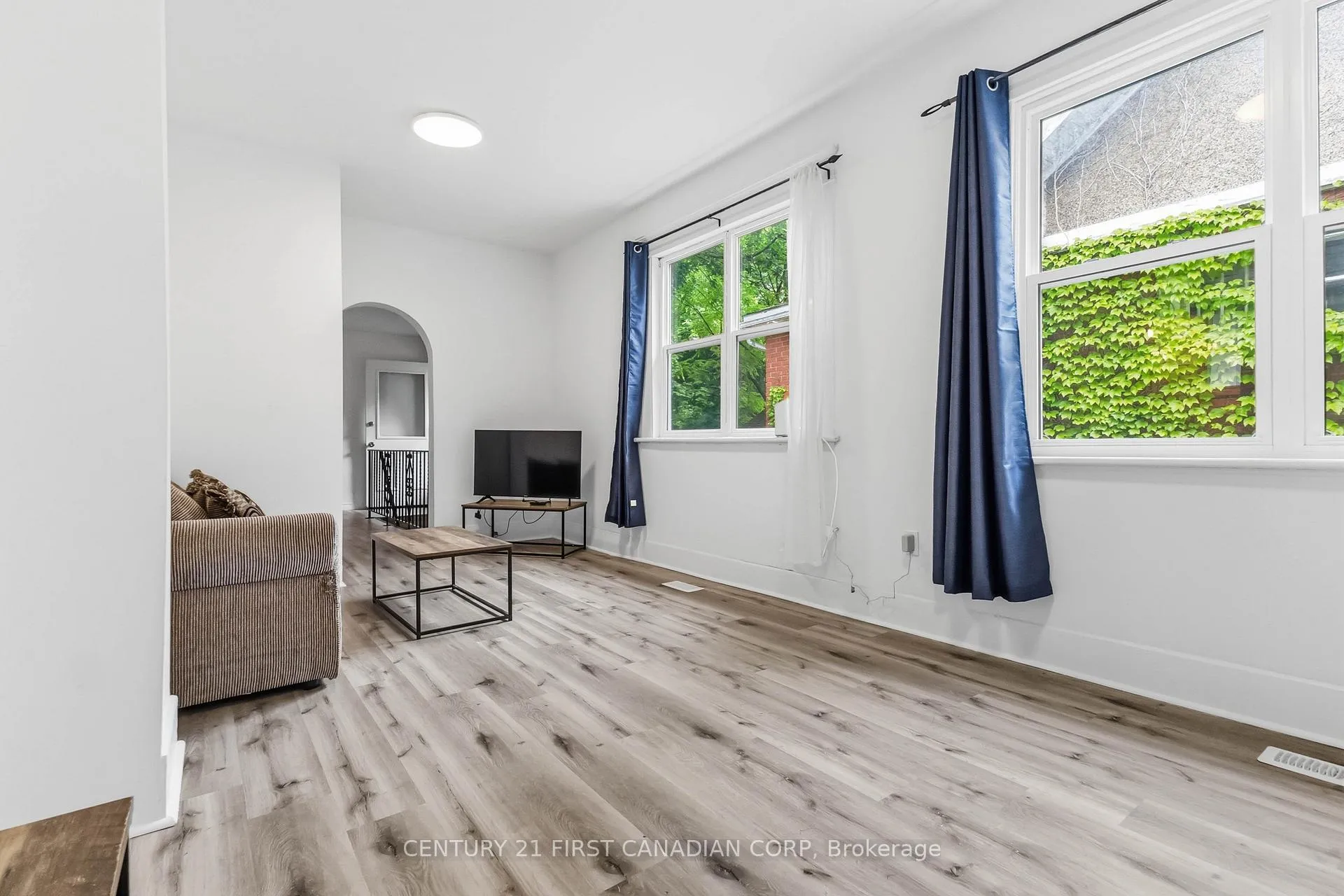 Photo 8 of 215 Bernard Avenue, London, East B — HOMEH