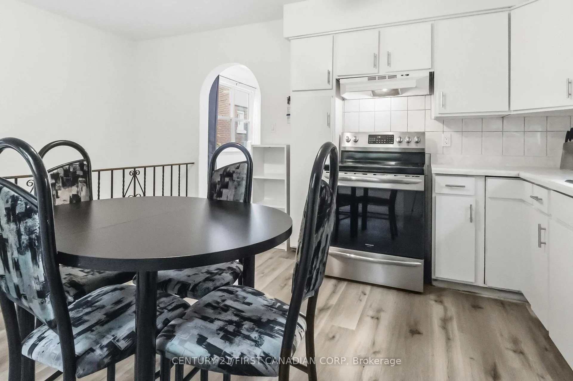 Photo 11 of 215 Bernard Avenue, London, East B — HOMEH