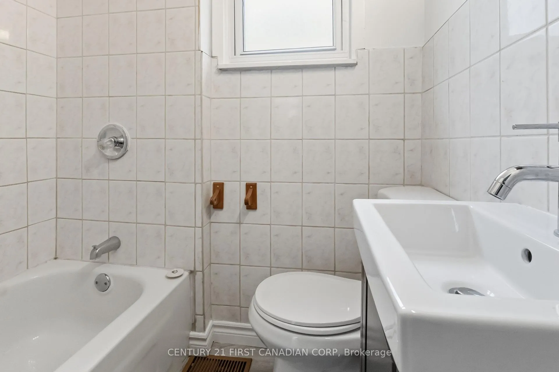 Photo 13 of 215 Bernard Avenue, London, East B — HOMEH