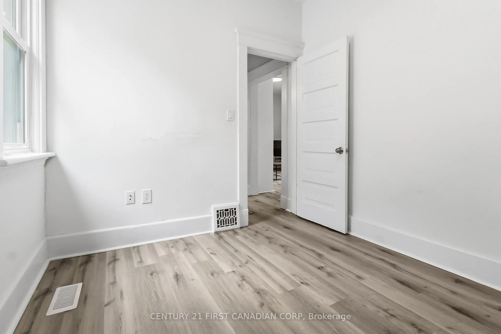 Photo 15 of 215 Bernard Avenue, London, East B — HOMEH