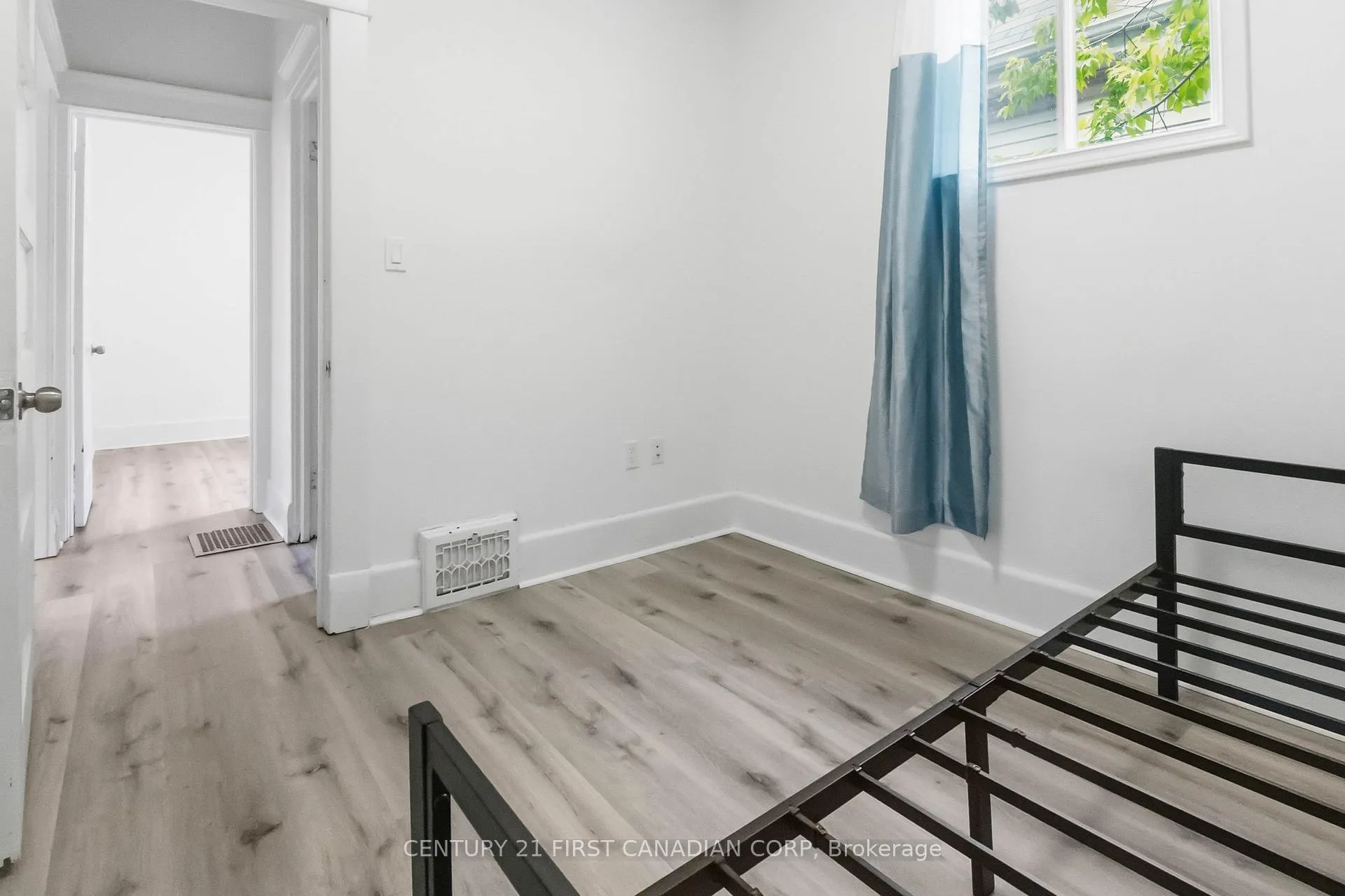 Photo 16 of 215 Bernard Avenue, London, East B — HOMEH